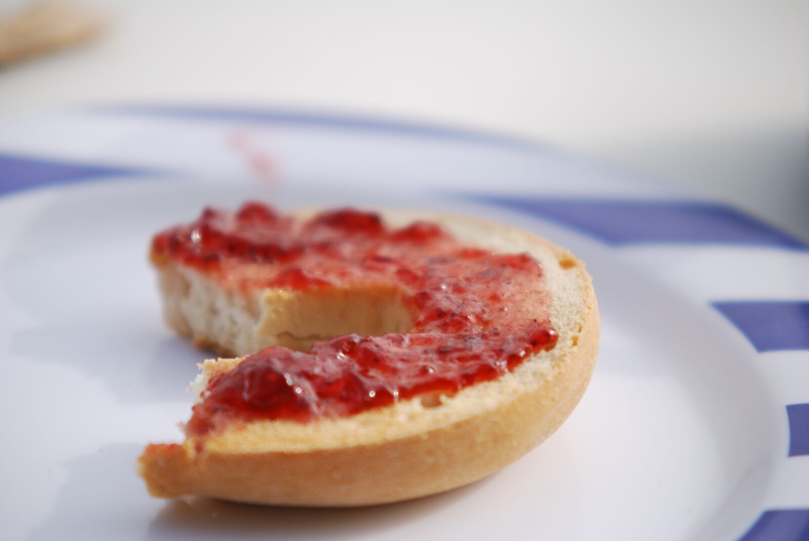 Nikon D60 sample photo. Bagel, jam, bite photography