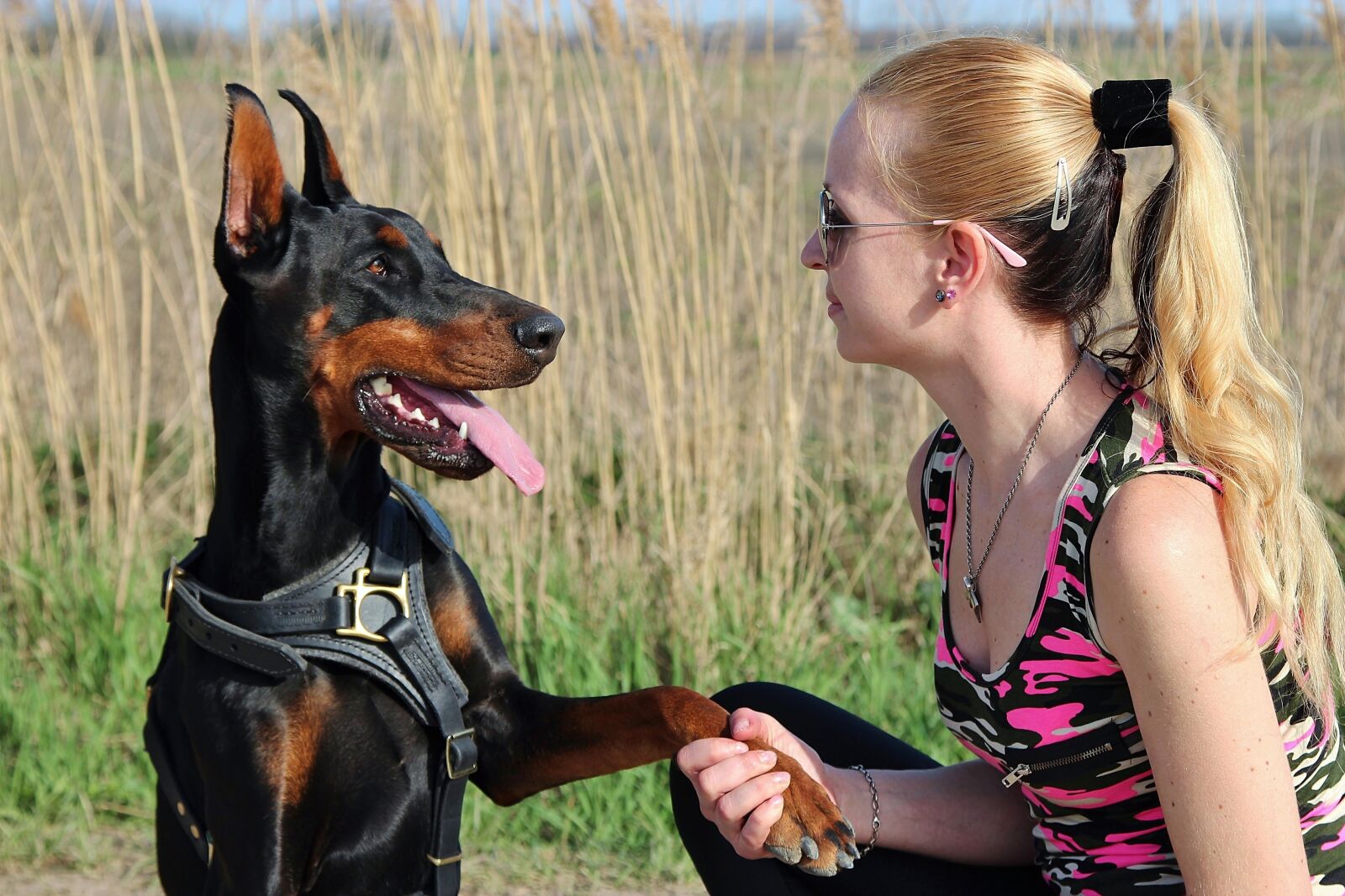 Canon EOS 600D (Rebel EOS T3i / EOS Kiss X5) sample photo. Doberman, dog, blonde woman photography