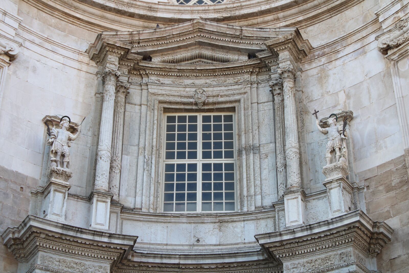Canon EOS 2000D (EOS Rebel T7 / EOS Kiss X90 / EOS 1500D) sample photo. Cathedral of cadiz, monument photography