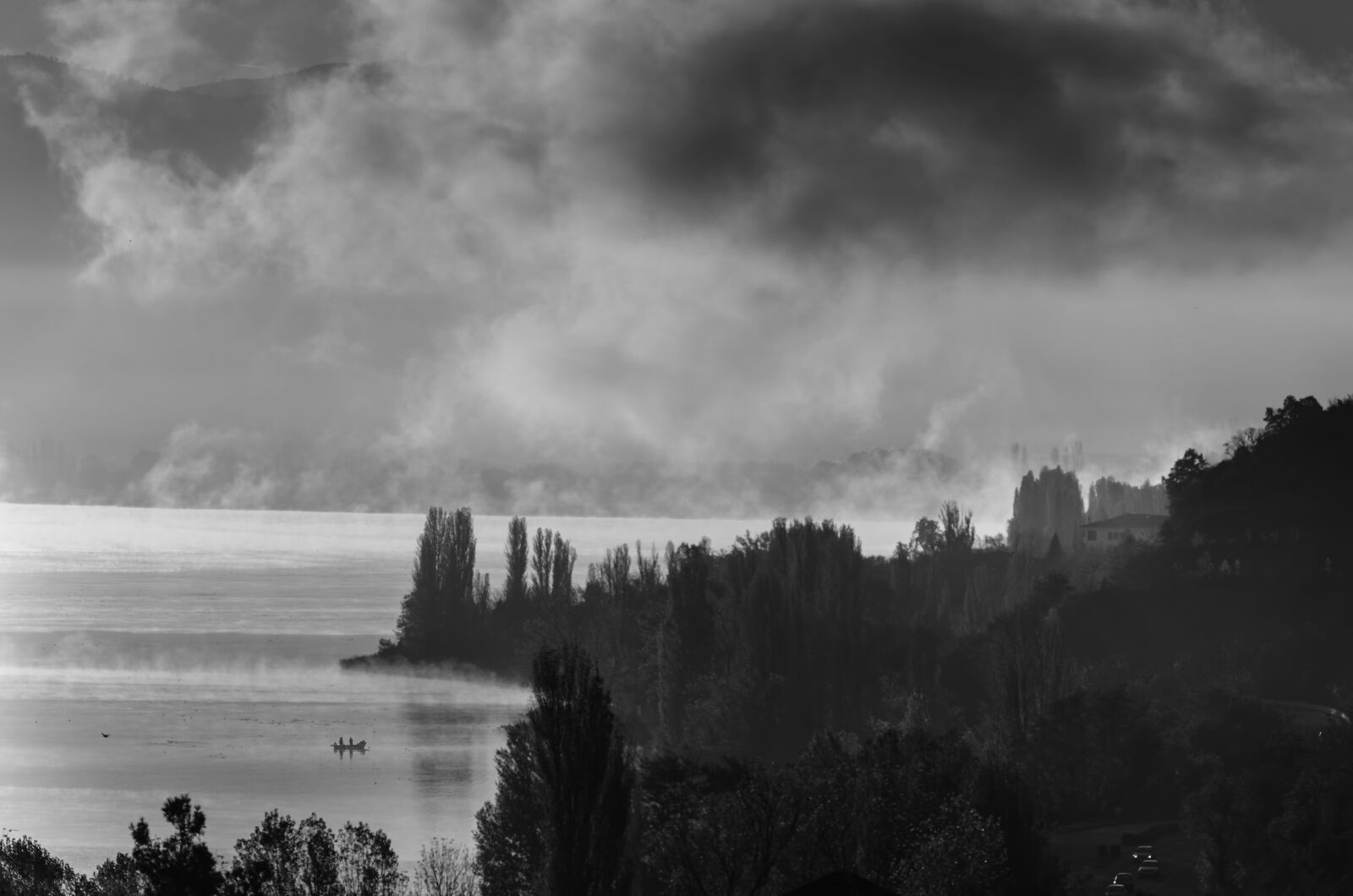 Nikon D7000 sample photo. Black white, lake, fog photography