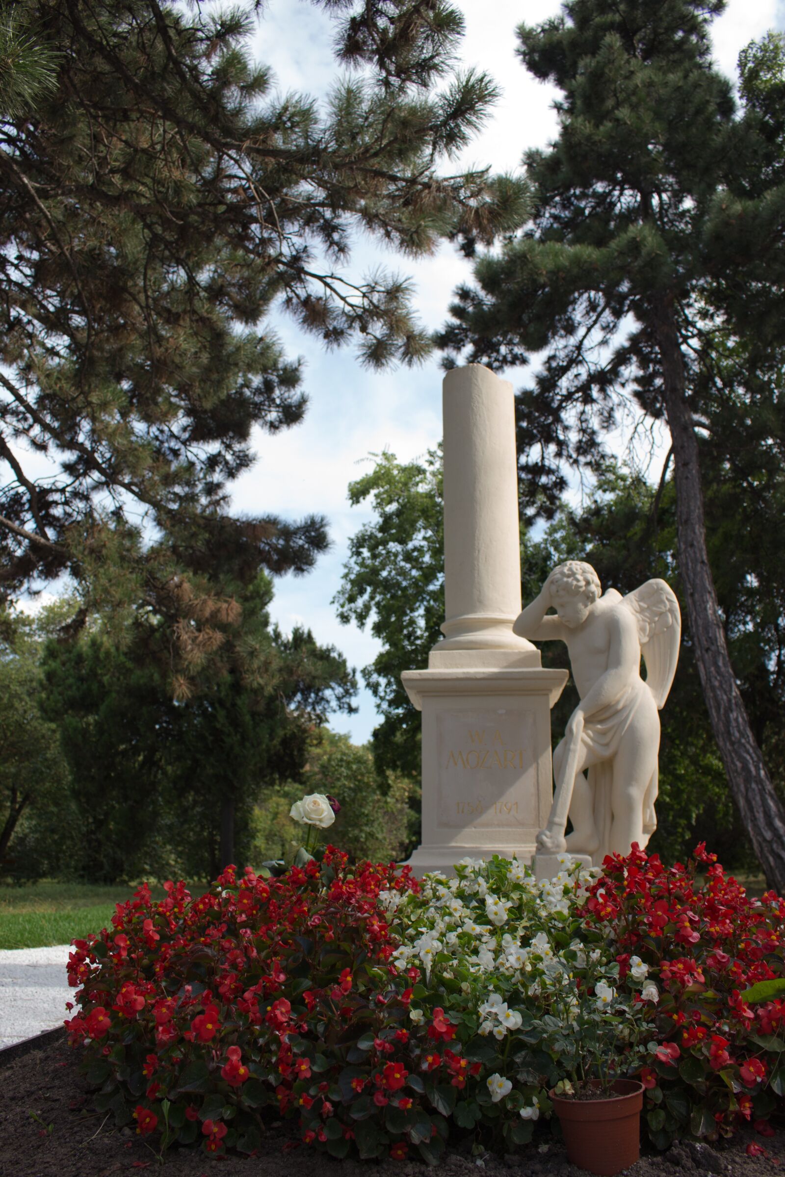 Canon EOS 700D (EOS Rebel T5i / EOS Kiss X7i) sample photo. Mozart, cemetery, wien photography