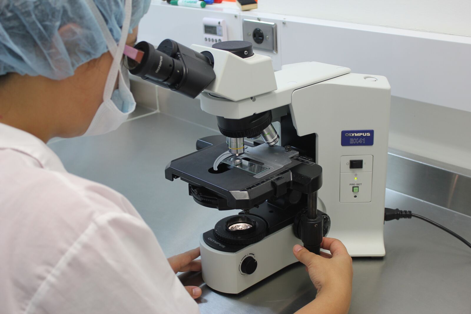 Canon EOS 550D (EOS Rebel T2i / EOS Kiss X4) sample photo. Microscope, lab, diagnosis photography