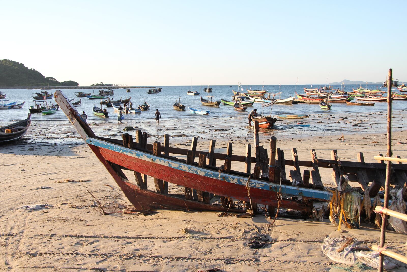 Canon EF-S 17-85mm F4-5.6 IS USM sample photo. Myanmar, beach, boat photography