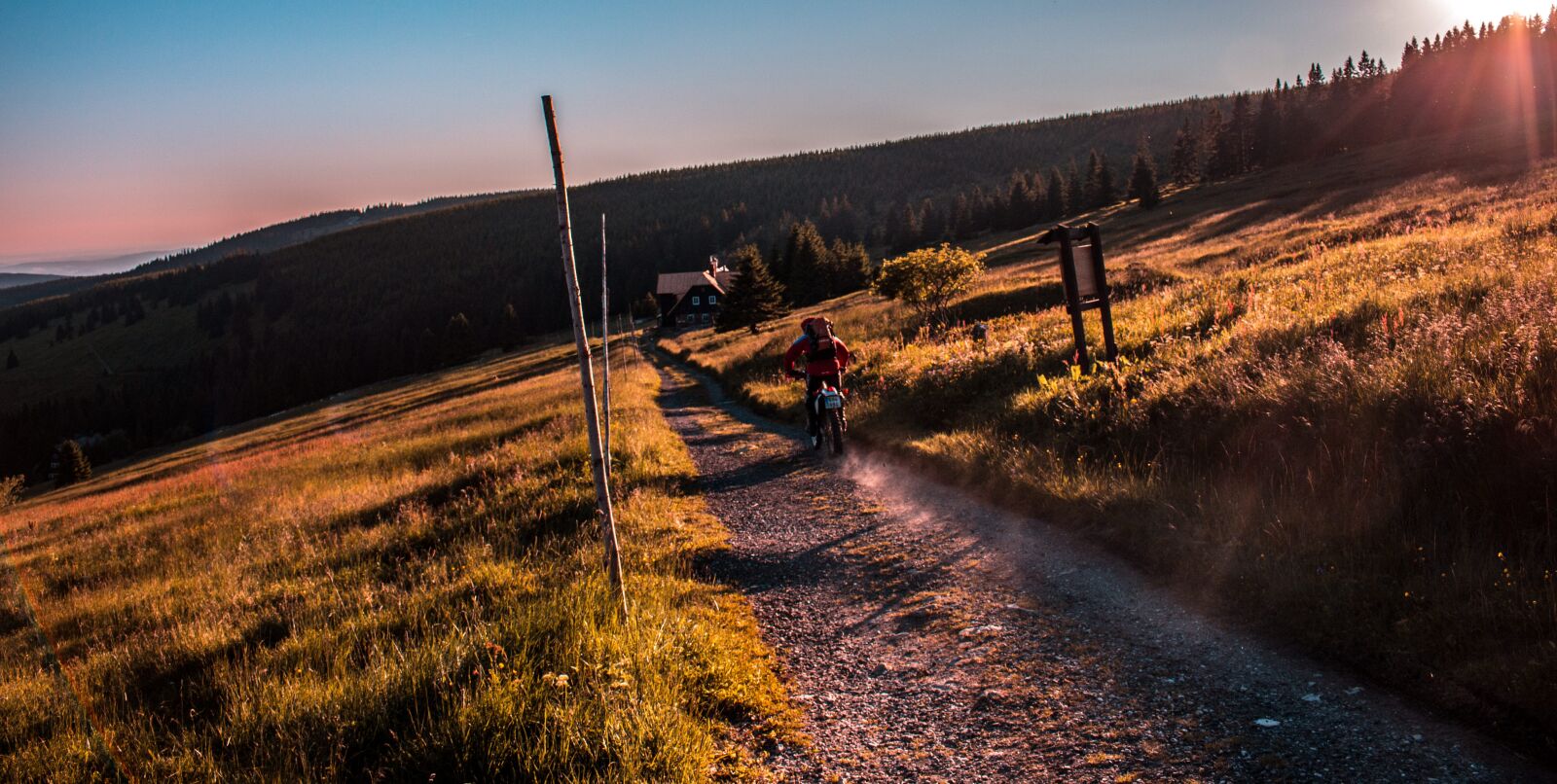 Canon EOS 700D (EOS Rebel T5i / EOS Kiss X7i) sample photo. Dirt road, grass, landscape photography