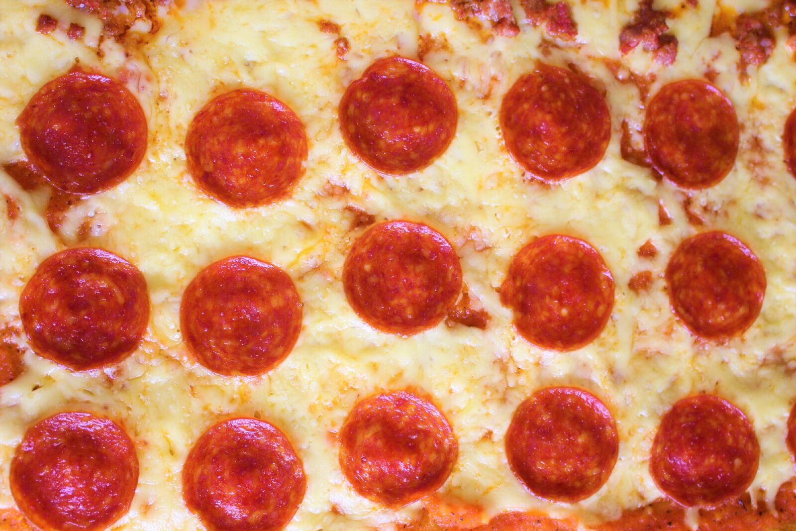 Canon EOS 700D (EOS Rebel T5i / EOS Kiss X7i) sample photo. Pizza, pepperoni, food photography