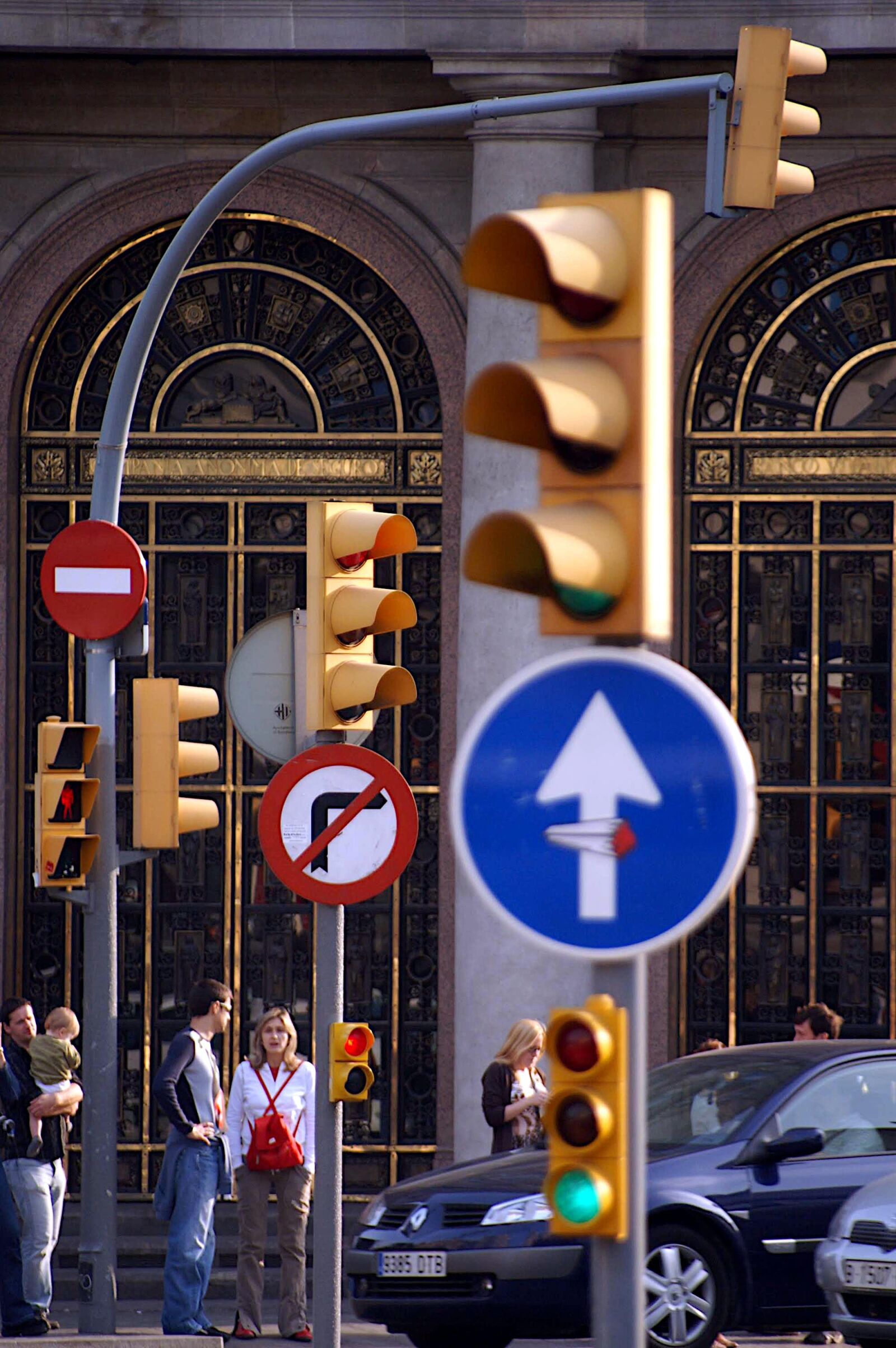 KONICA MINOLTA DYNAX 7D sample photo. Traffic lights, traffic signs photography