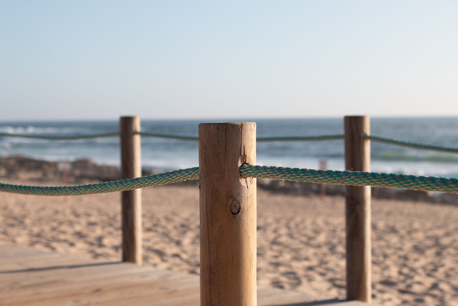 Canon EOS 70D + Canon EF 50mm F1.8 II sample photo. Ropes, beach, mar photography