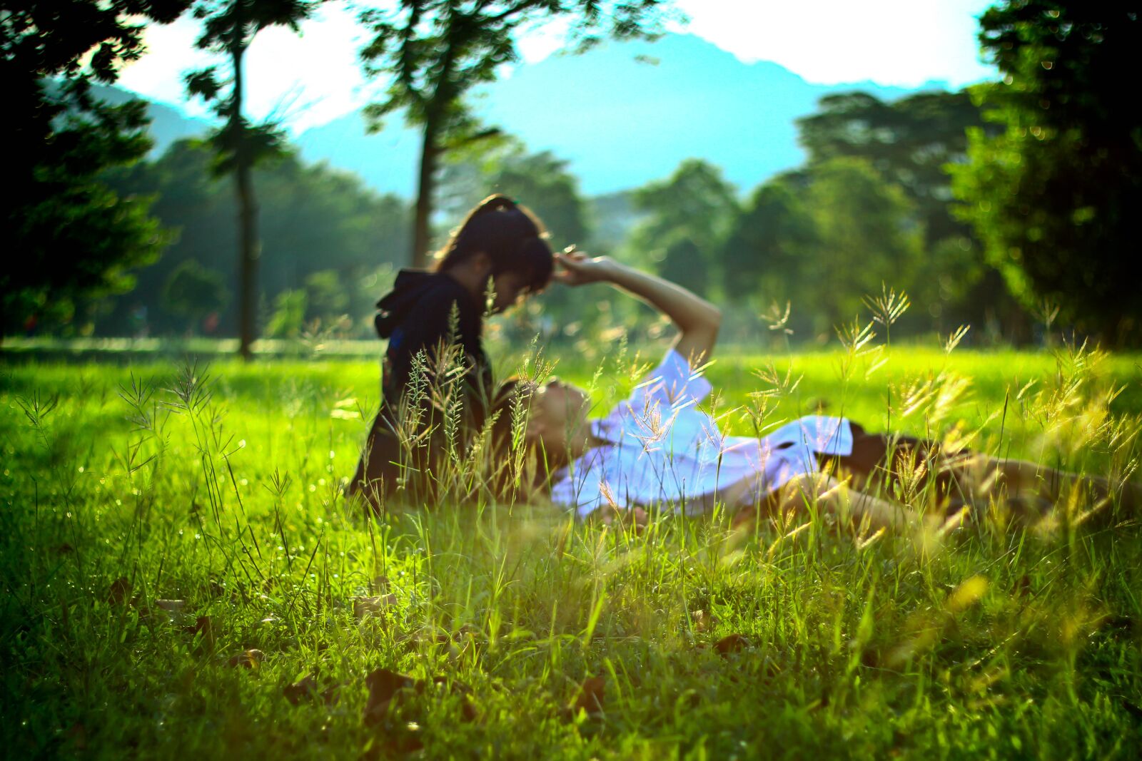 Canon EOS 550D (EOS Rebel T2i / EOS Kiss X4) + Canon EF 50mm F1.8 II sample photo. Romance, sunset evening, love photography