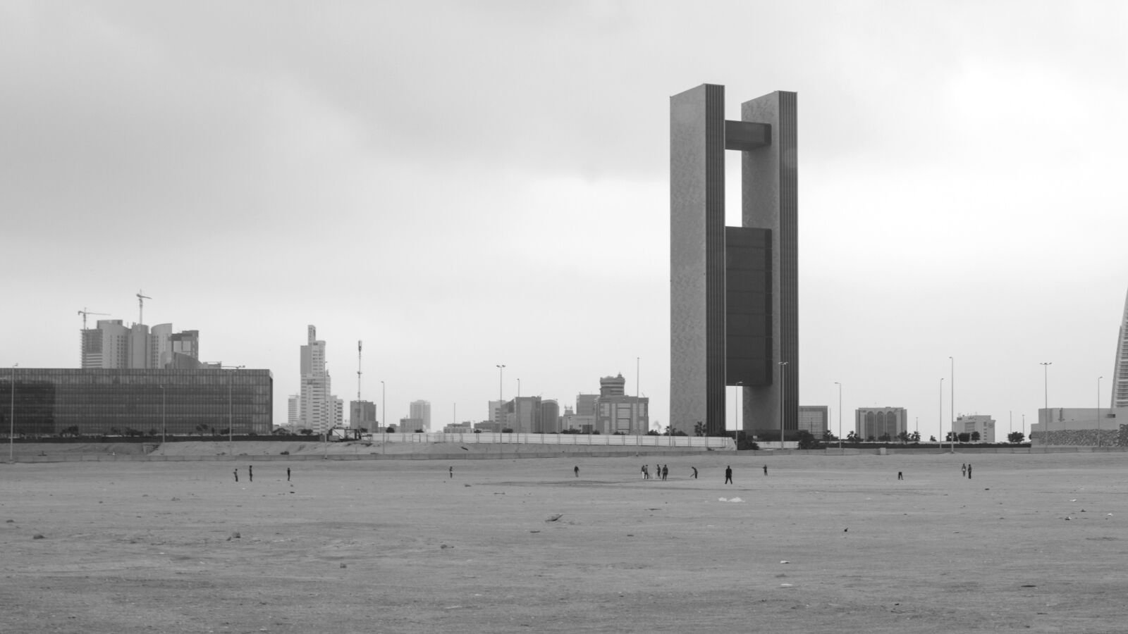 Canon EOS 600D (Rebel EOS T3i / EOS Kiss X5) sample photo. Black white, building, architecture photography