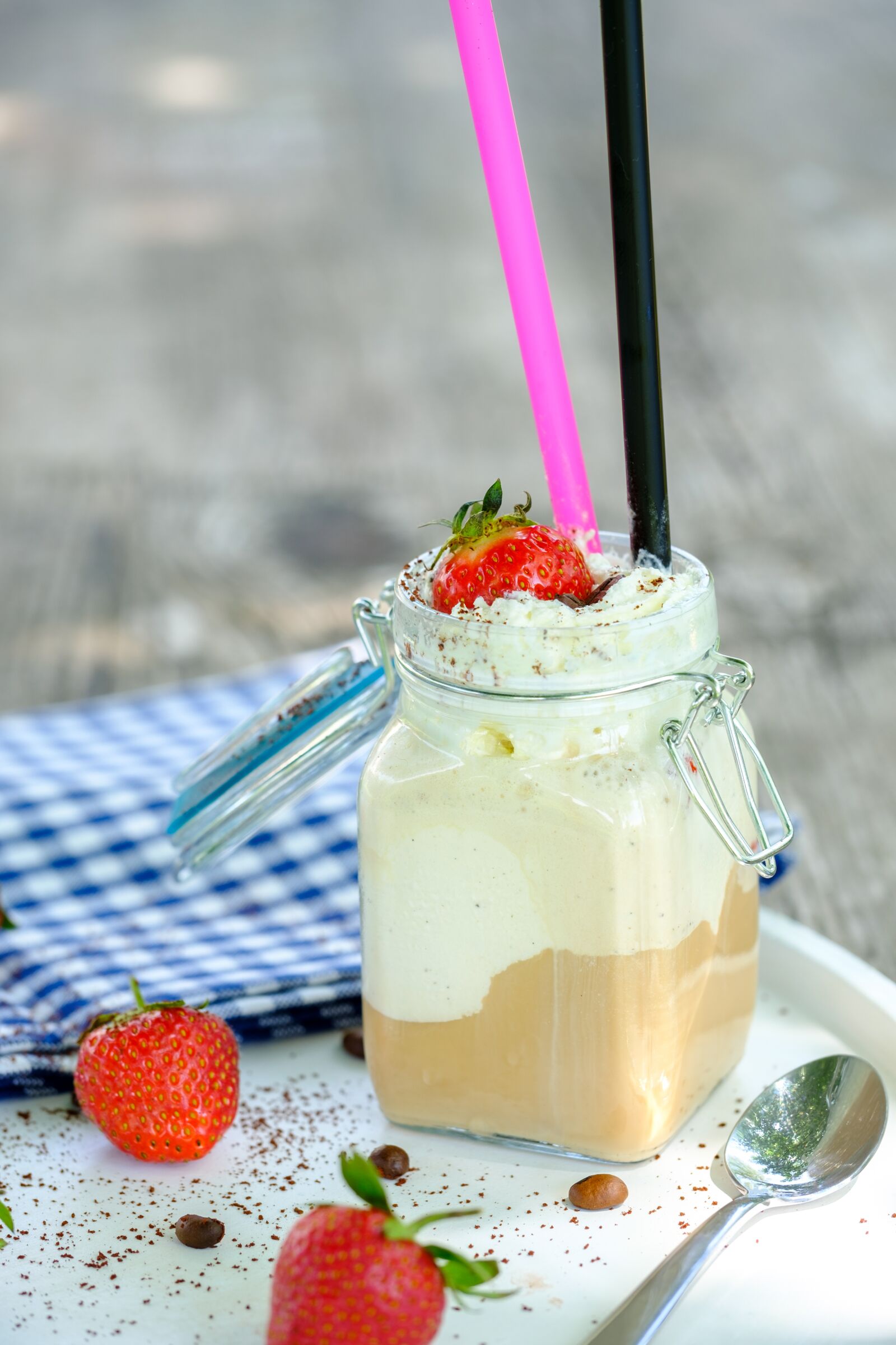 Fujifilm X-T2 + Fujifilm XF 80mm F2.8 R LM OIS WR Macro sample photo. Eiscafe, iced coffee, coffee photography