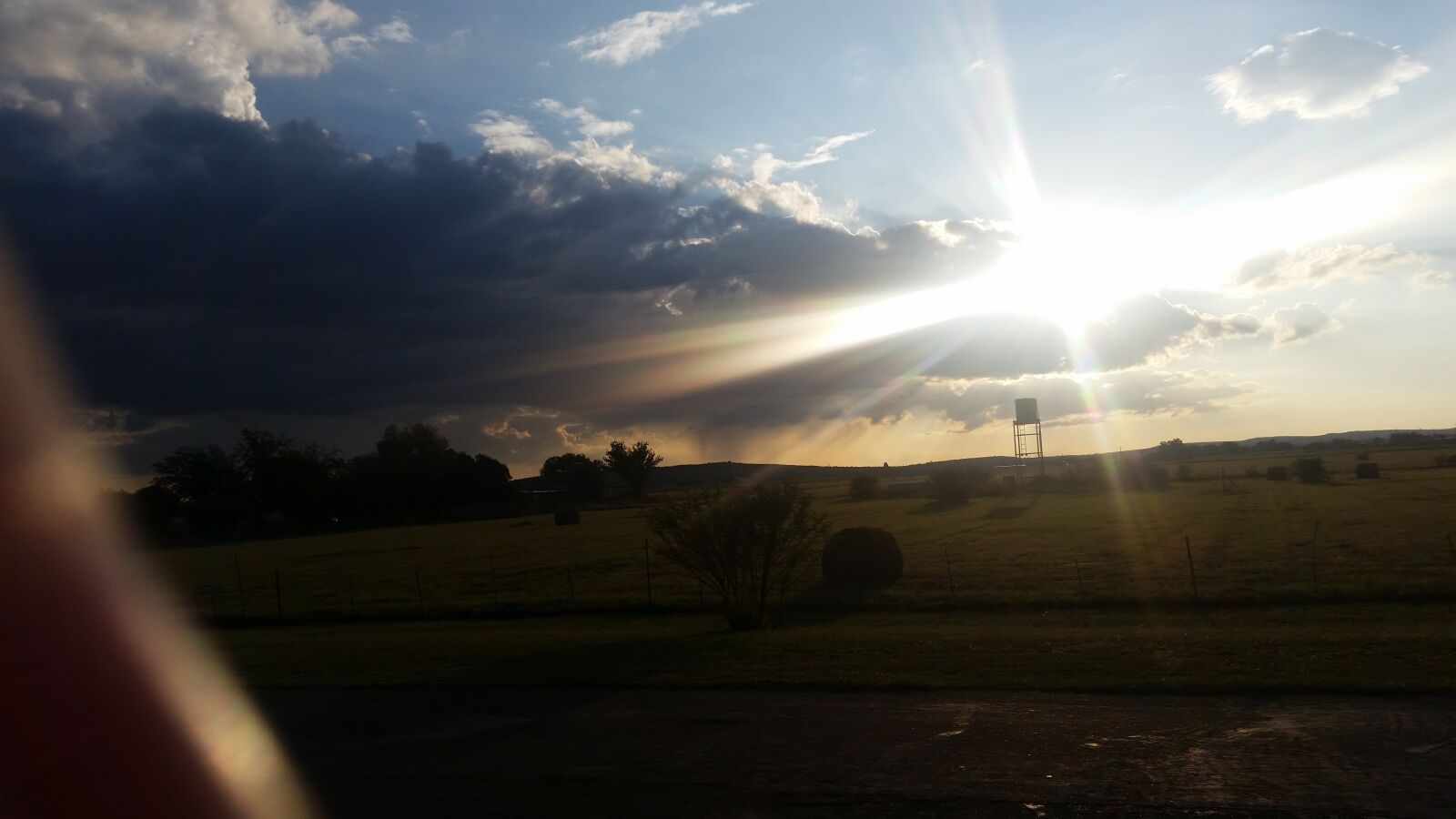 Samsung Galaxy S5 sample photo. Glare, clouds, dark photography