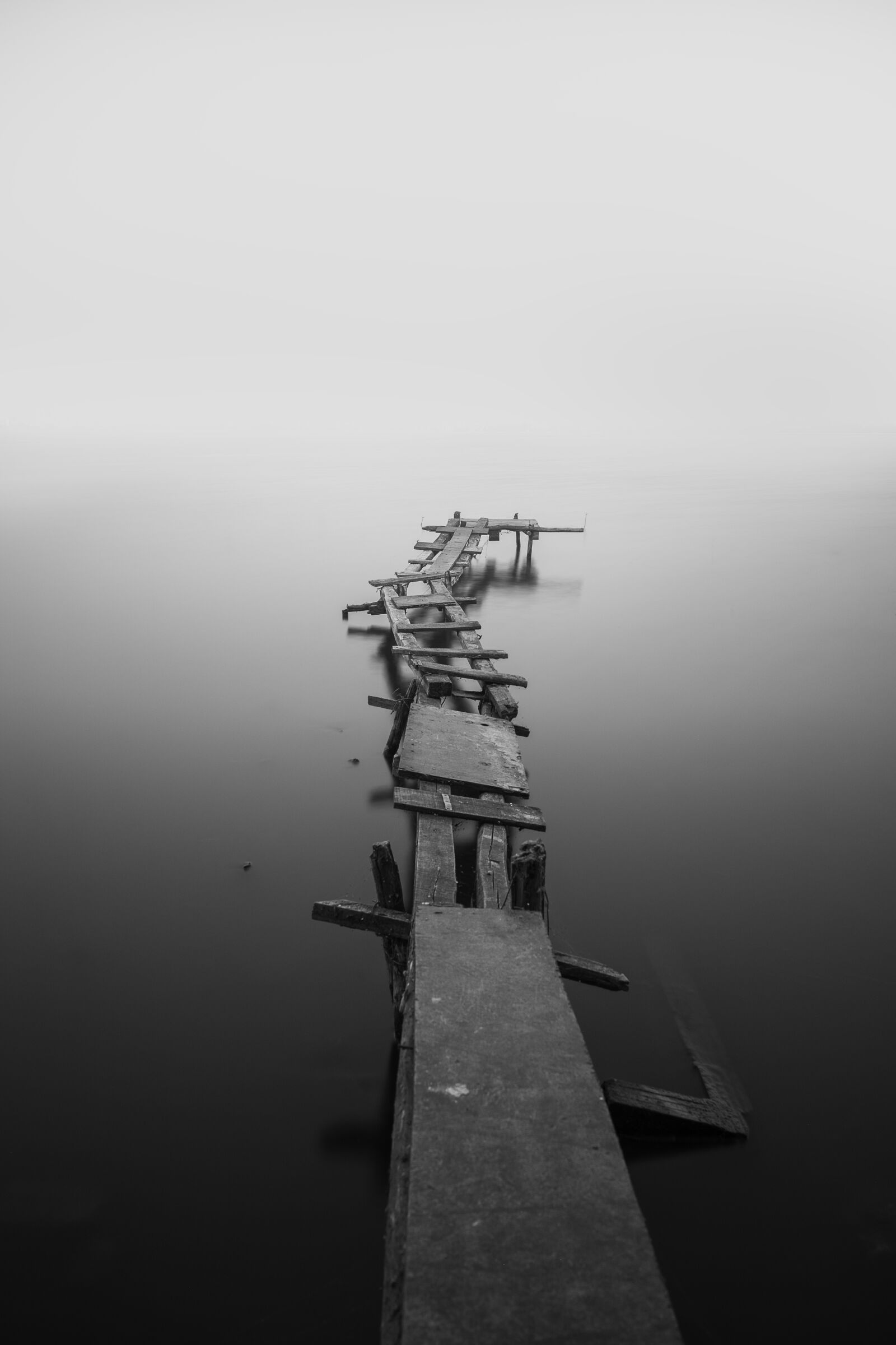 Sony a7 II + Sony Vario-Tessar T* FE 16-35mm F4 ZA OSS sample photo. Calm, dock, fog photography
