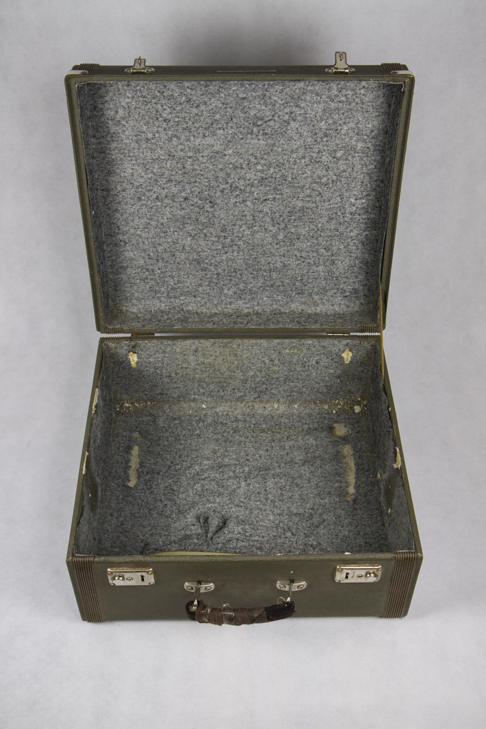 Canon EOS 7D sample photo. Harmonica, case, instrument photography
