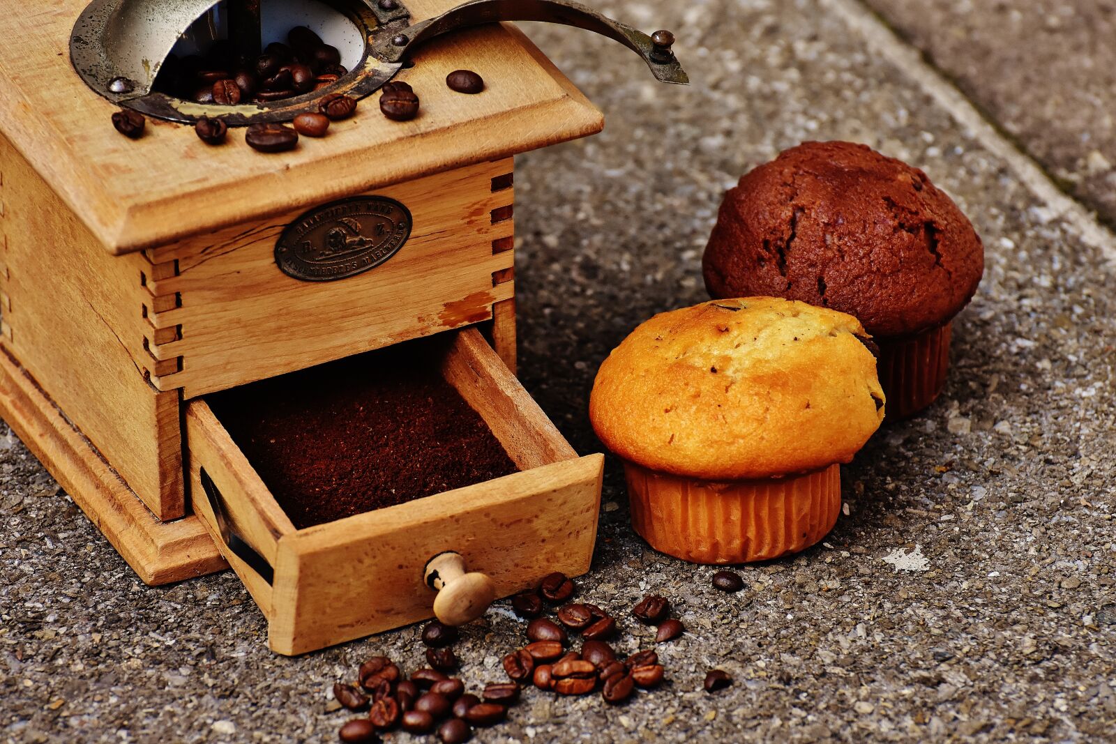 Nikon D7200 sample photo. Grinder, muffin, cake photography