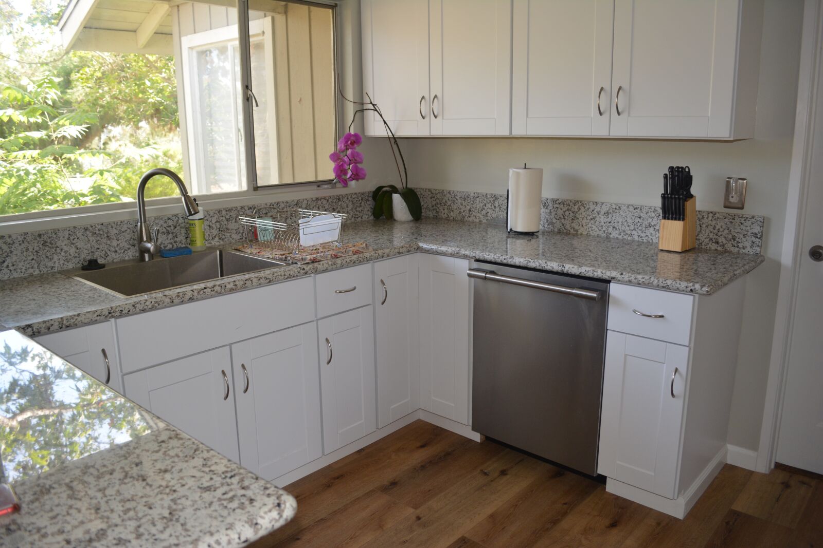 Nikon D5200 sample photo. Sink, kitchen, white photography