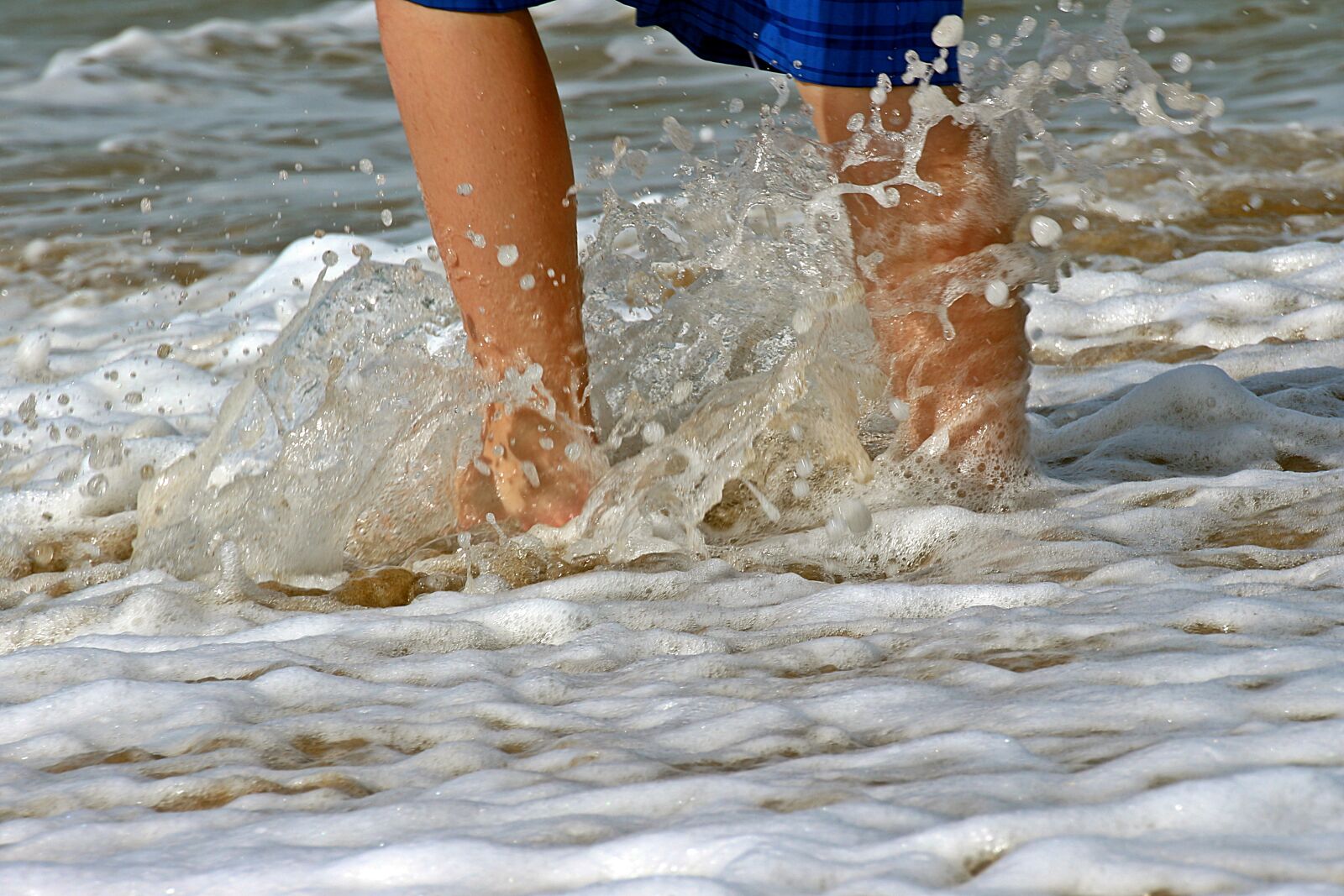 Canon EOS 650D (EOS Rebel T4i / EOS Kiss X6i) sample photo. Feet, legs, sand photography