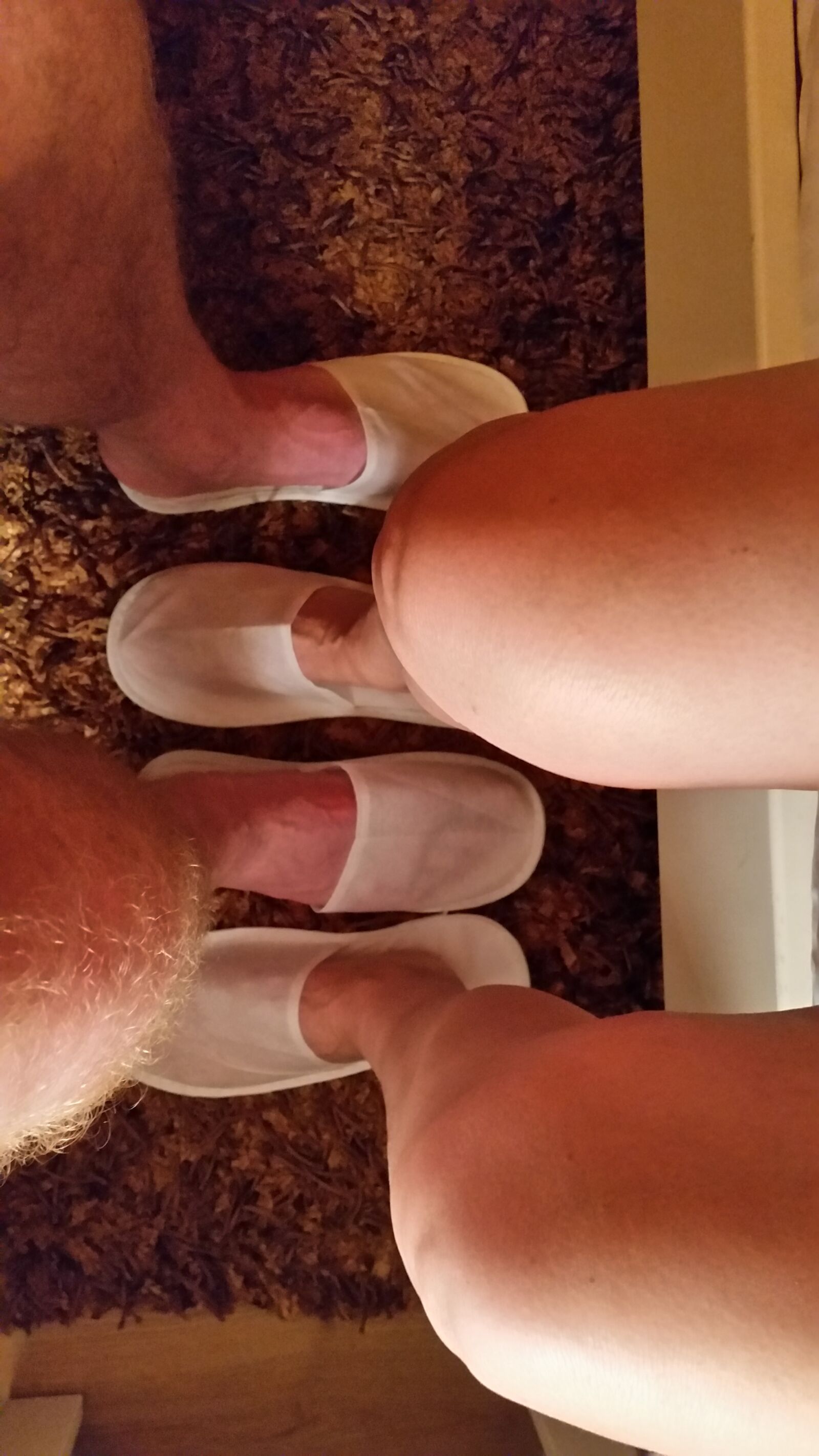 Samsung Galaxy S5 sample photo. Feet, sauna, slippers photography