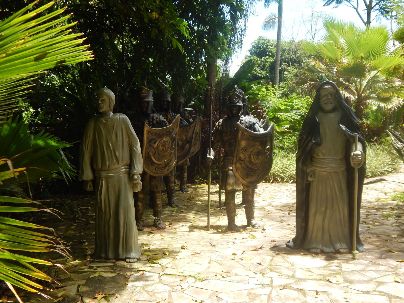 Nikon Coolpix L830 sample photo. Statue, soldier, sculpture photography
