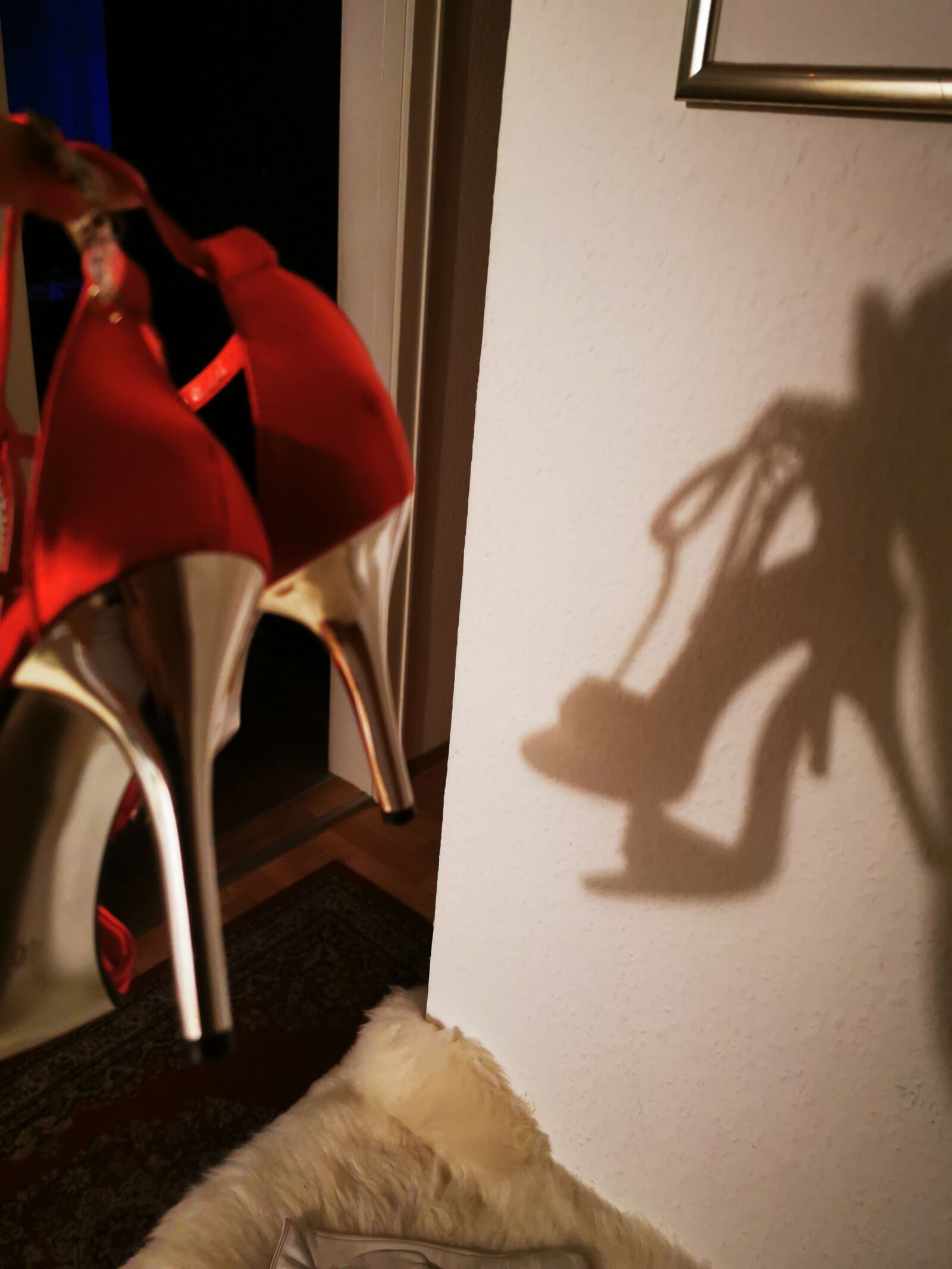 HUAWEI P30 Pro sample photo. High heels, shadow, sandals photography