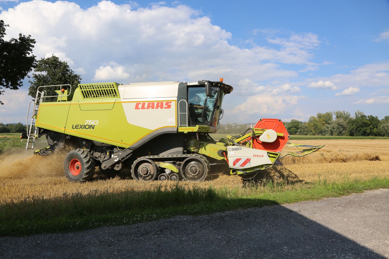 Canon EF 24-105mm F4L IS USM sample photo. Combine harvester, harvest, agriculture photography