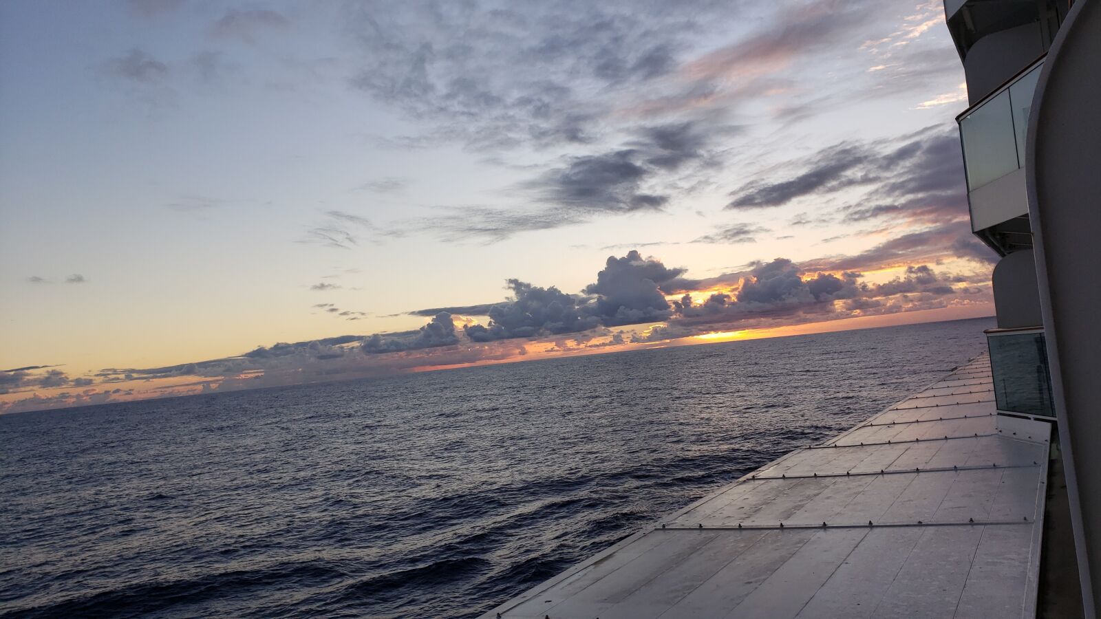 Samsung Galaxy Note9 sample photo. Sunrise, cruise, travel photography
