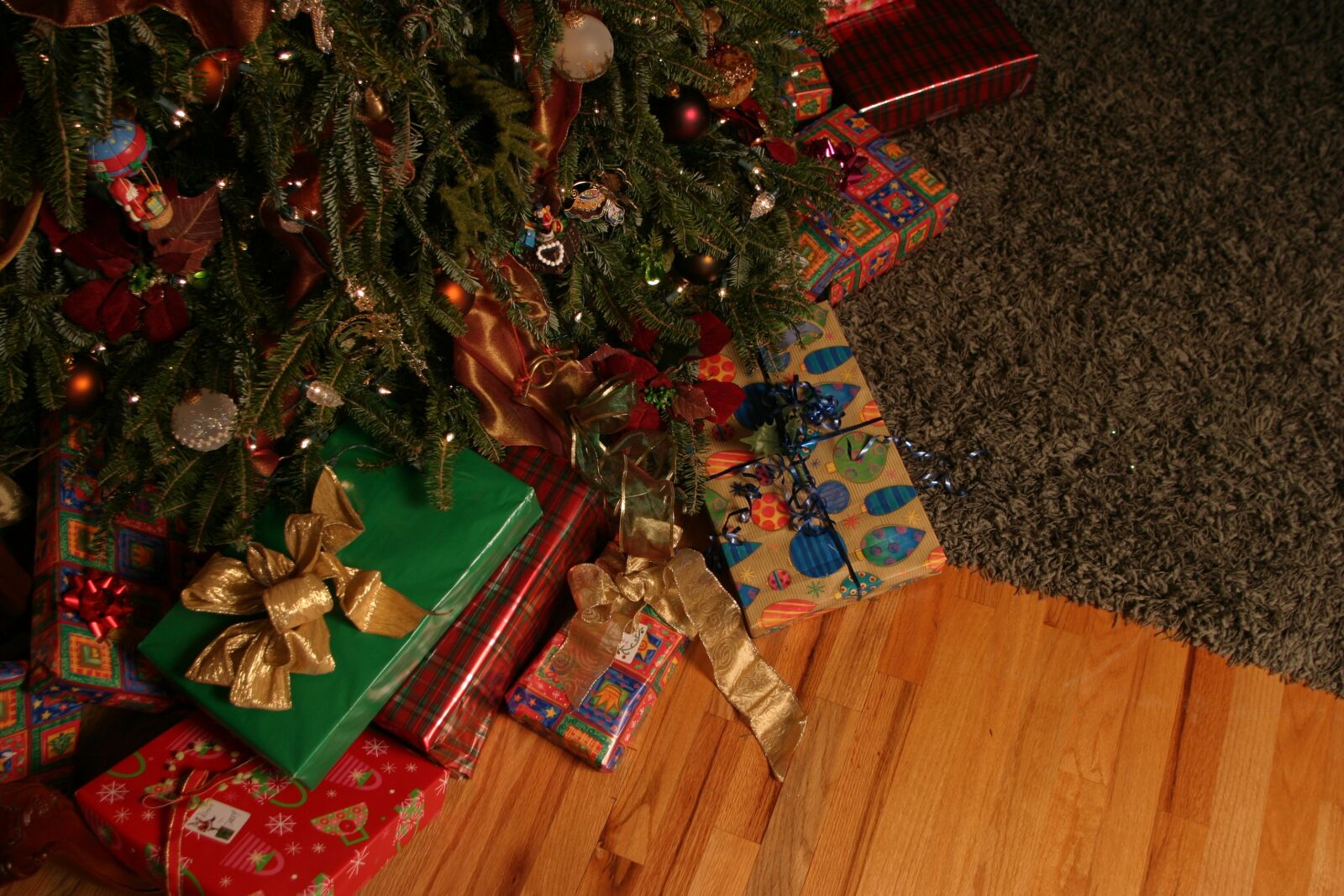 Canon EOS 10D sample photo. Christmas, presents, decoration photography