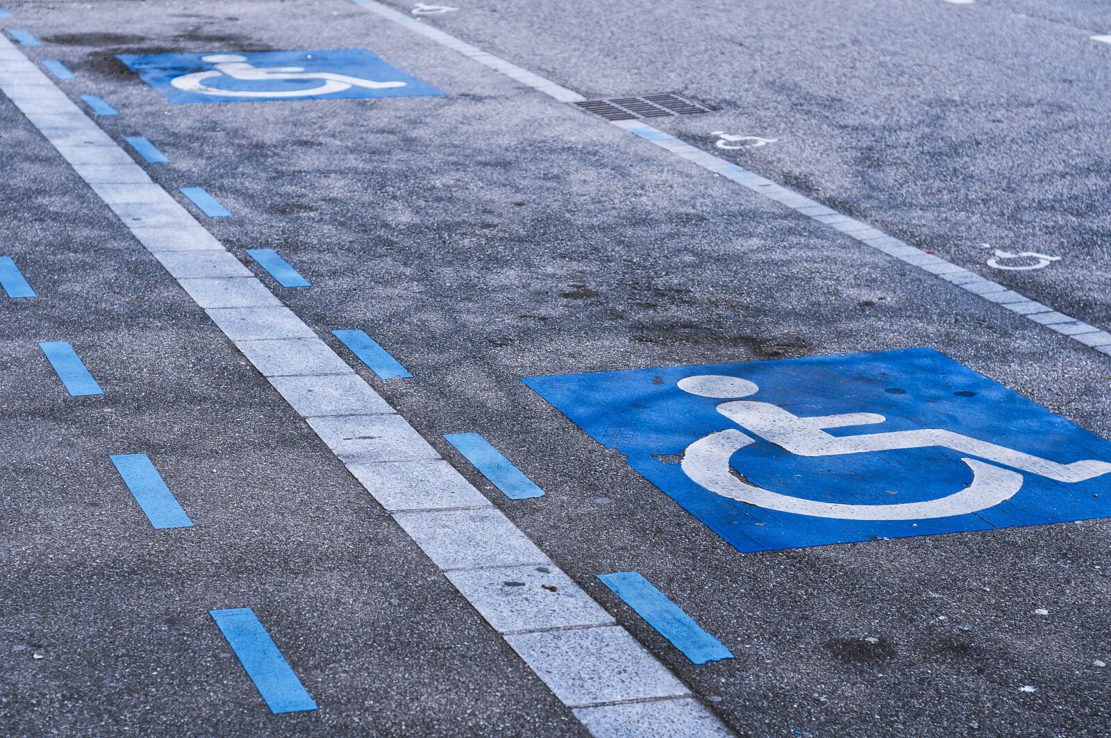 Nikon D300S sample photo. Parking, handicap, disabled photography