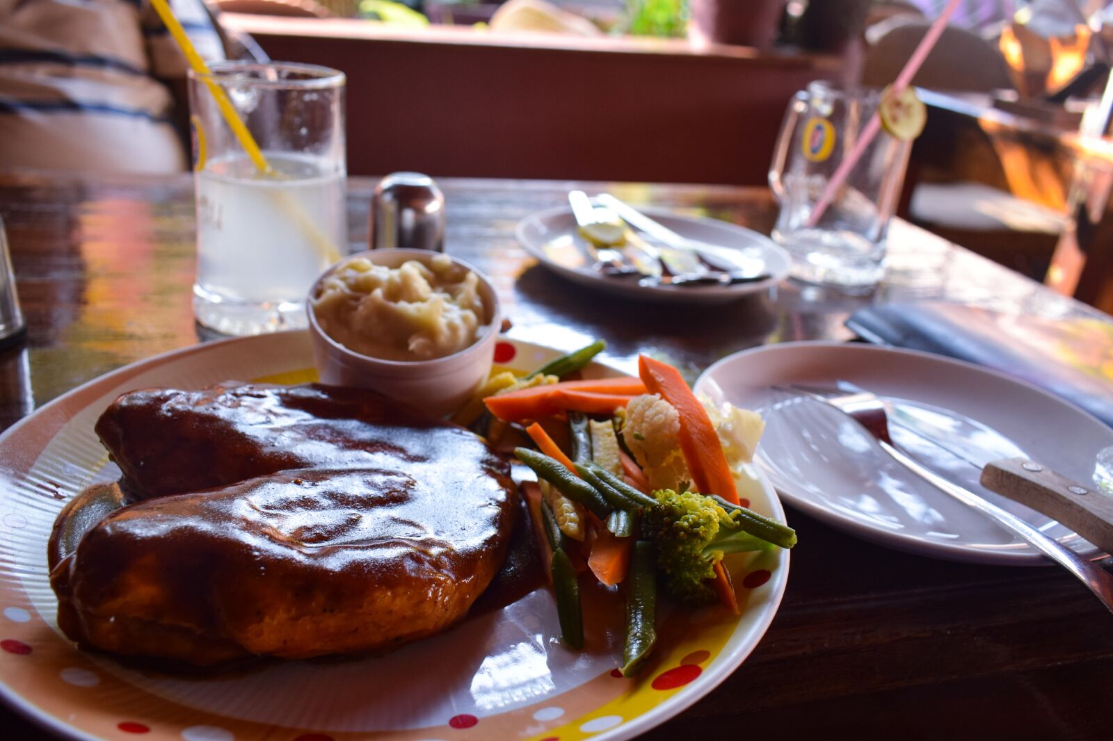 Nikon D3300 sample photo. Chicken, chicken, steak, continental photography