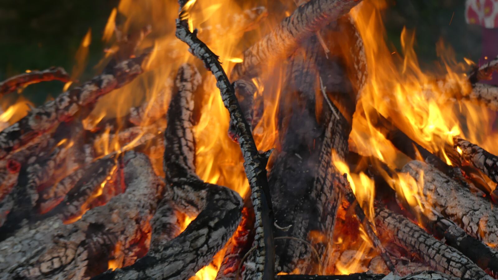 Panasonic Lumix DMC-FZ300 sample photo. Fire, flame, heat photography