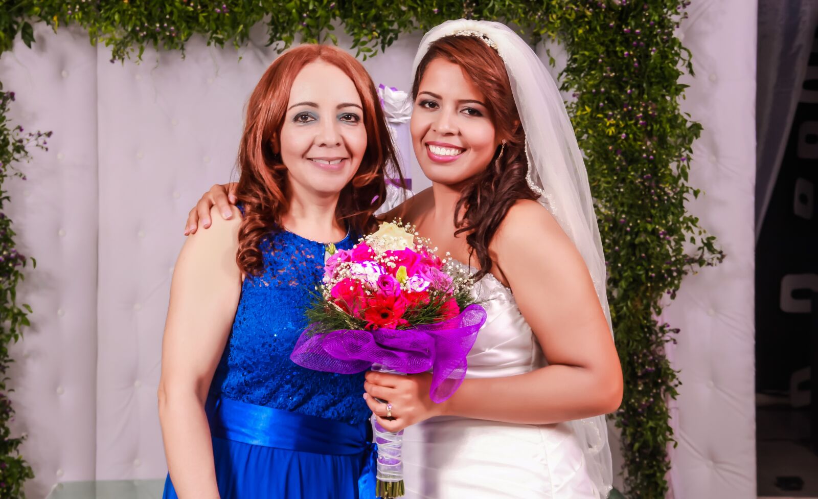 Canon EF-S 18-135mm F3.5-5.6 IS sample photo. Wedding, mama, godmother photography