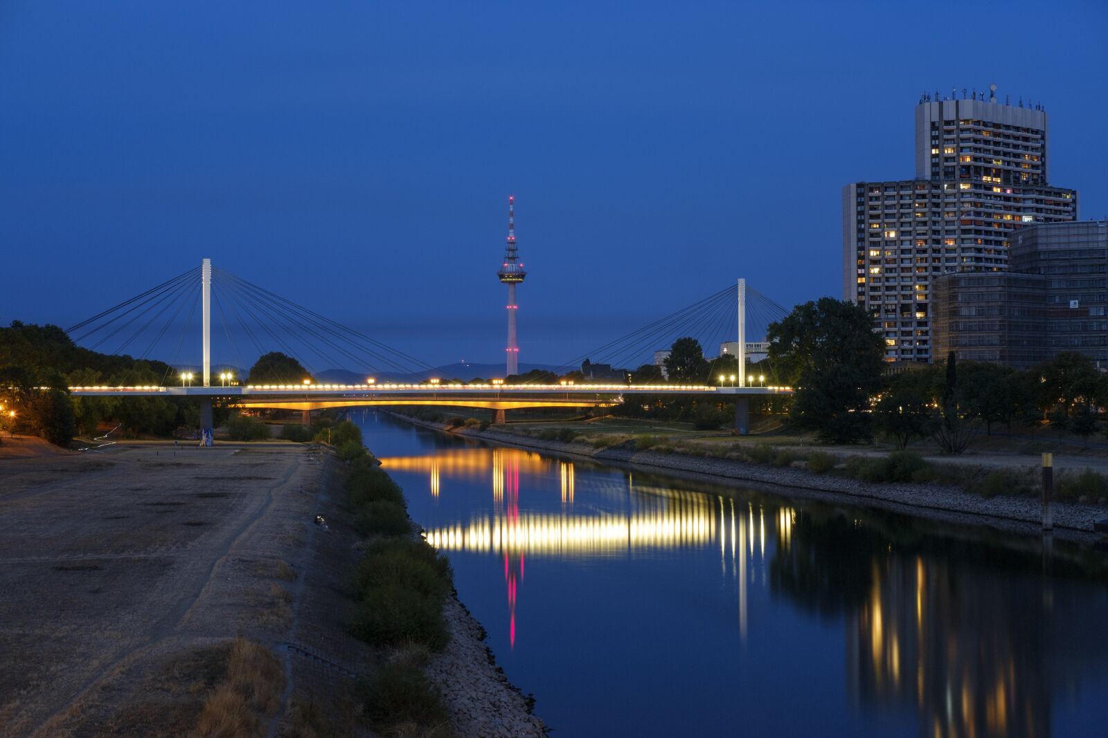 Fujifilm X-T2 sample photo. Bridge, connection, away photography