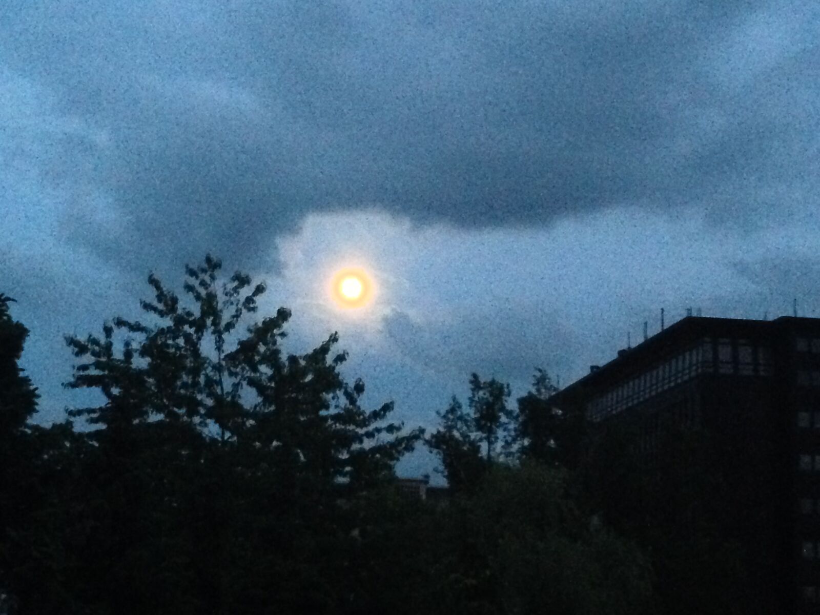 iPhone 5 back camera 4.12mm f/2.4 sample photo. Moon, clouds, night photography
