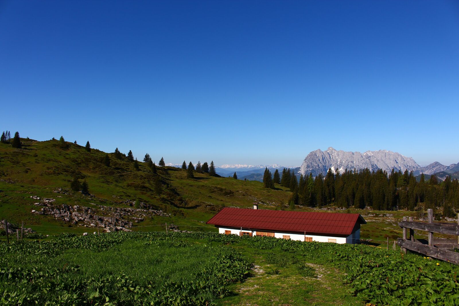 Canon EOS 700D (EOS Rebel T5i / EOS Kiss X7i) sample photo. Alm, hut, meadow photography