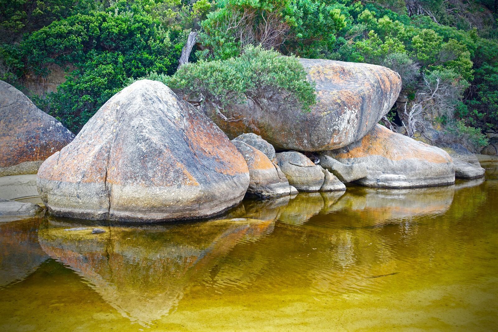 Sony Cyber-shot DSC-RX100 III sample photo. Boulders, rocks, colourful photography
