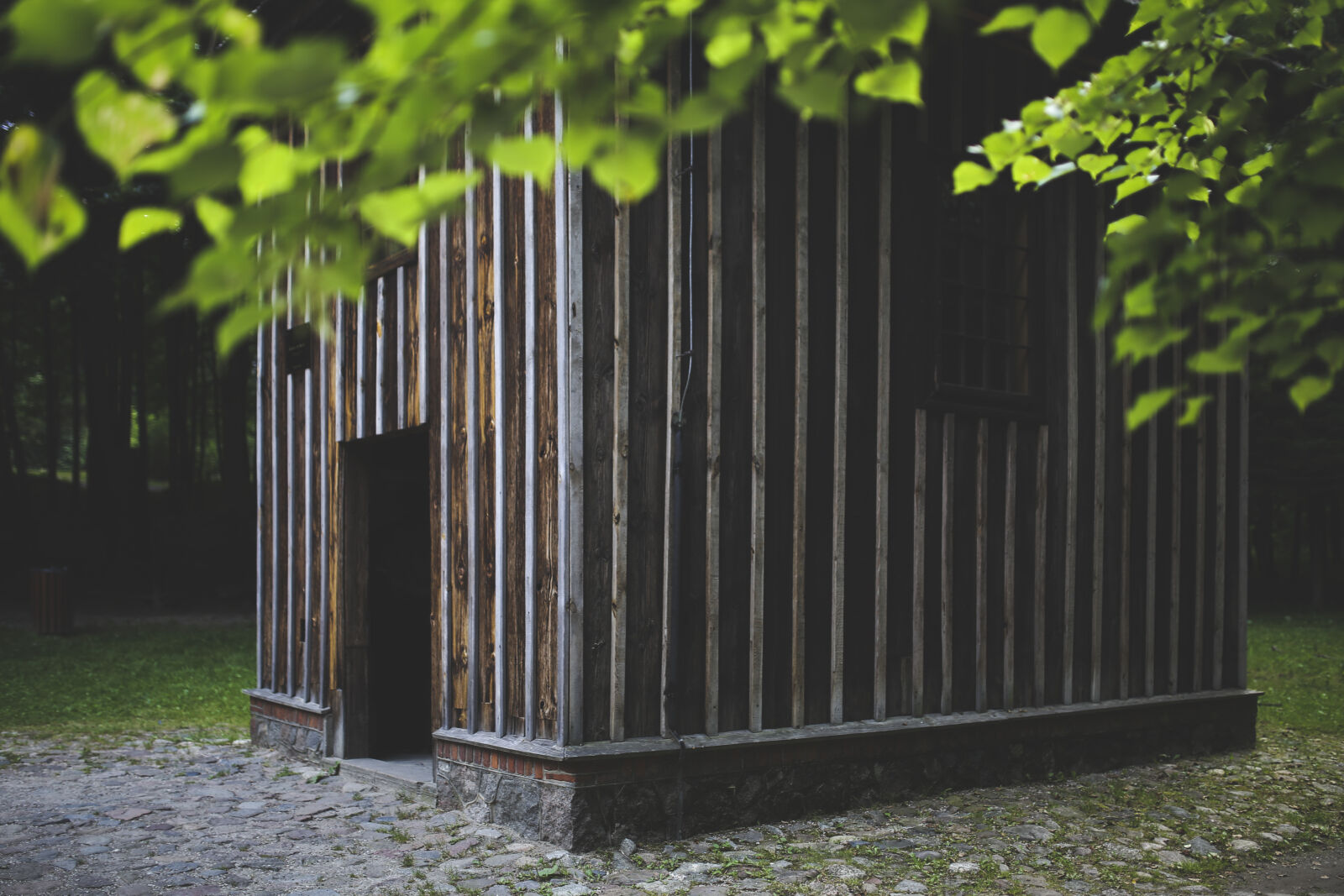 Canon EOS 6D + Sigma 35mm F1.4 DG HSM Art sample photo. Wooden, building photography