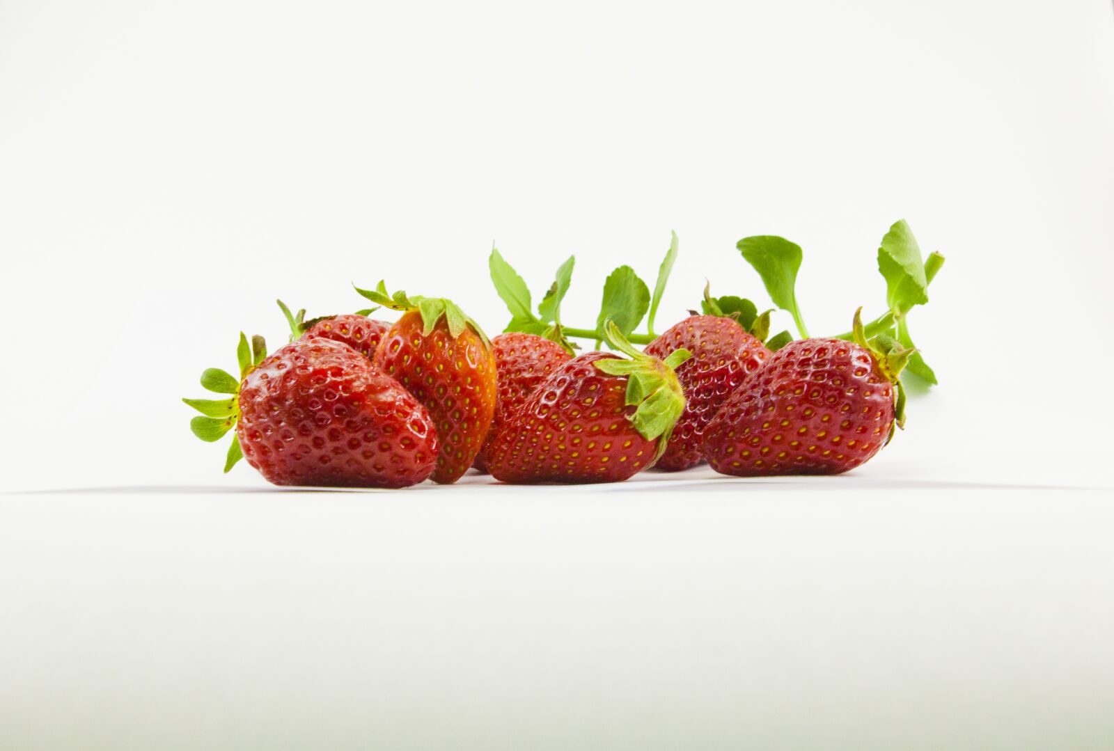 Canon EOS 5D Mark II + Canon EF 24-70mm F2.8L USM sample photo. Healthy, food, strawberry photography