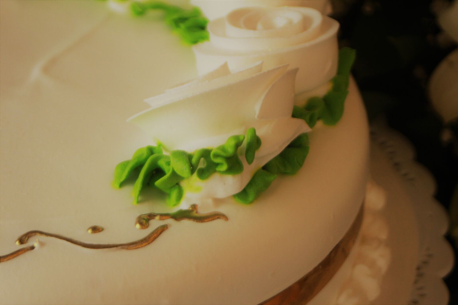 Canon EOS 1200D (EOS Rebel T5 / EOS Kiss X70 / EOS Hi) sample photo. Marriage, wedding cake, vogue photography