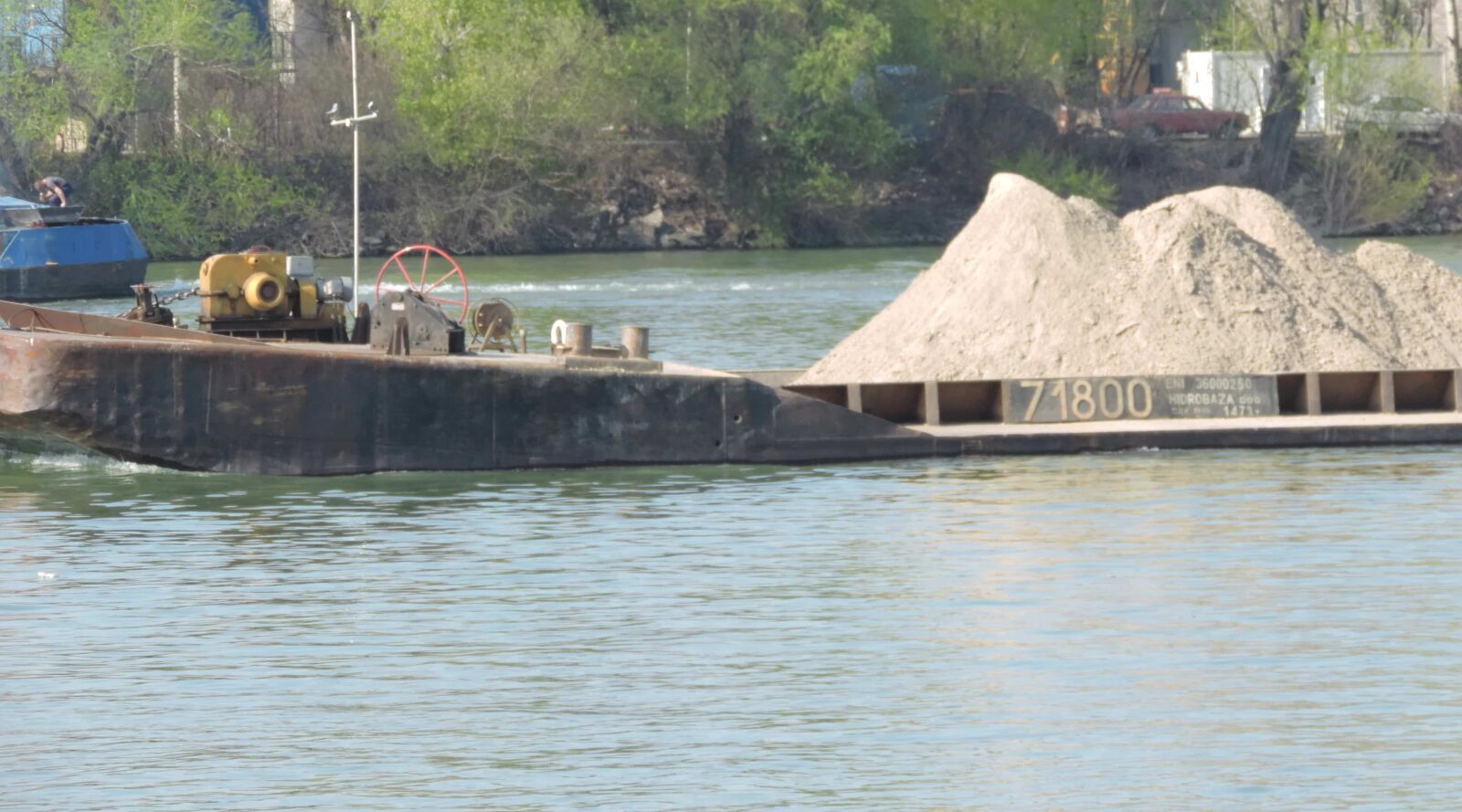 Nikon Coolpix P520 sample photo. Barge, cargo ship, engine photography