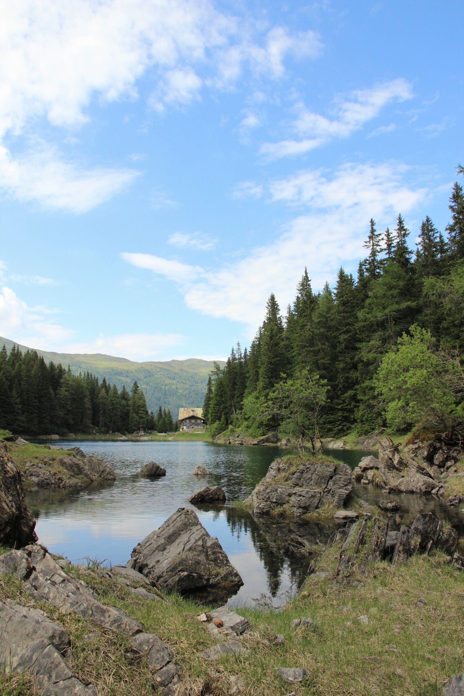 Canon EOS 600D (Rebel EOS T3i / EOS Kiss X5) sample photo. House, cottage, mountains photography