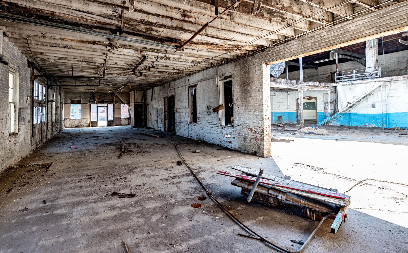 Nikon D810 + Tamron SP 15-30mm F2.8 Di VC USD sample photo. Abandon building, empty, decay photography