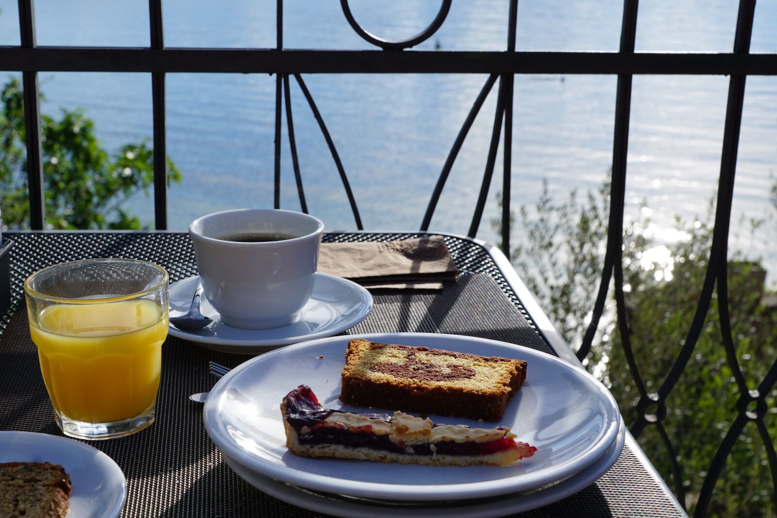 Sony ILCA-77M2 + Sony DT 16-50mm F2.8 SSM sample photo. Breakfast, eat, cake photography