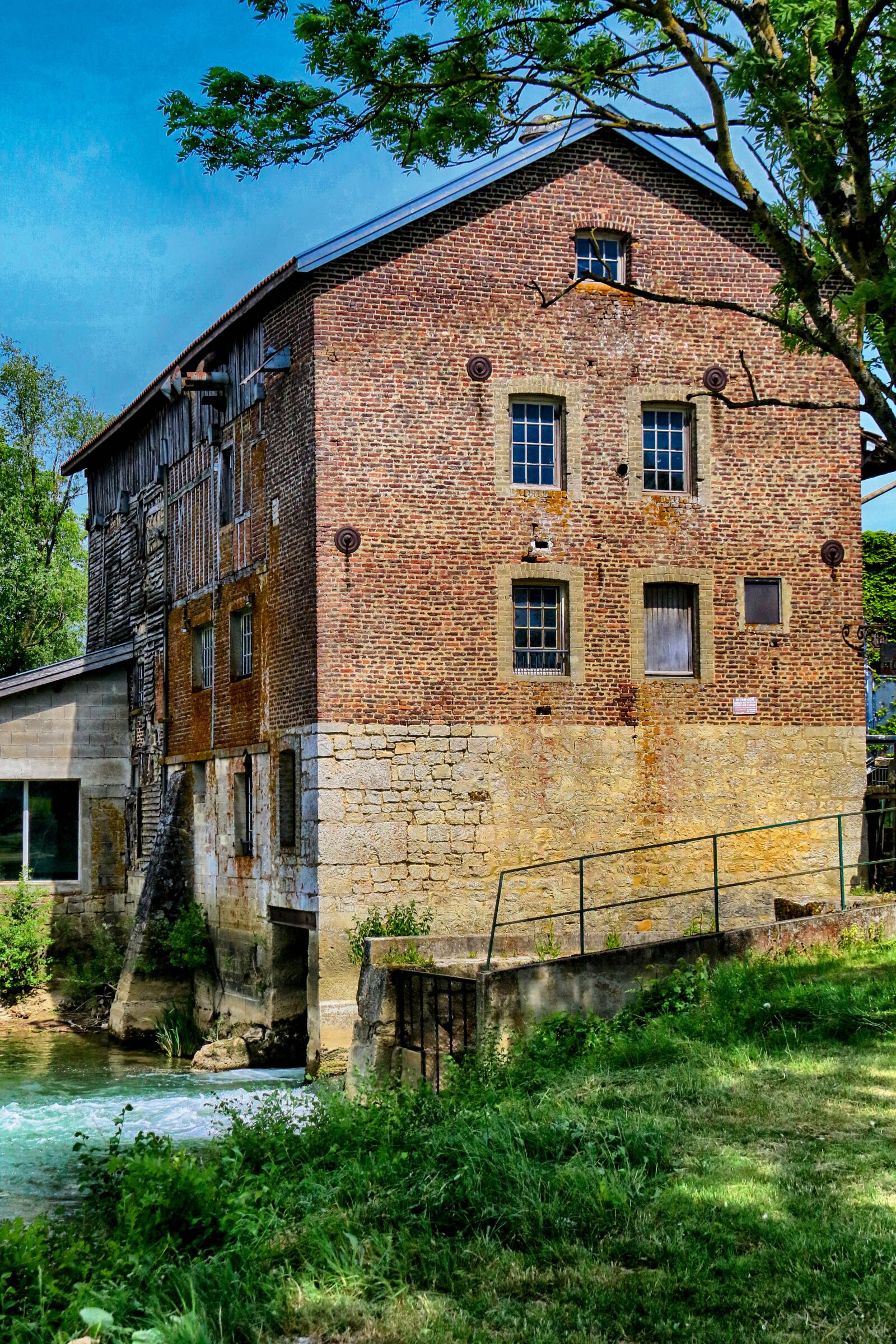 Canon EOS 70D sample photo. Mill, water, brick photography