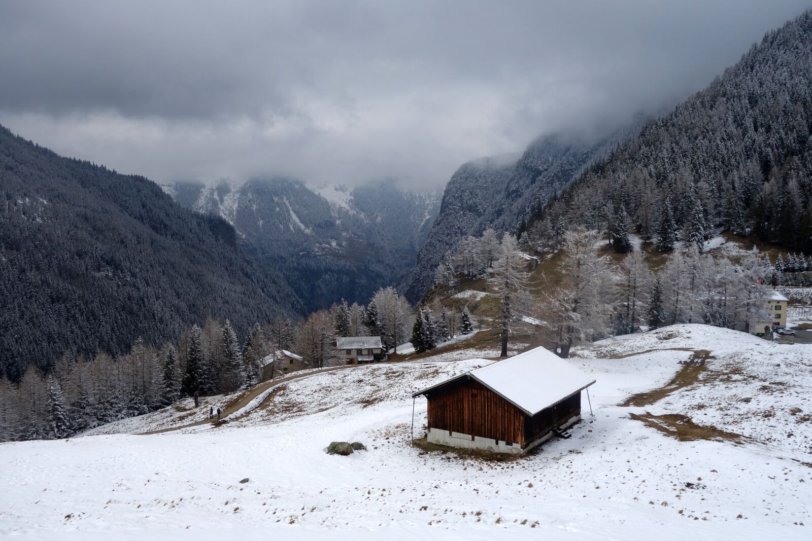 Sony Cyber-shot DSC-RX100 sample photo. Chalet, mountain, snow photography