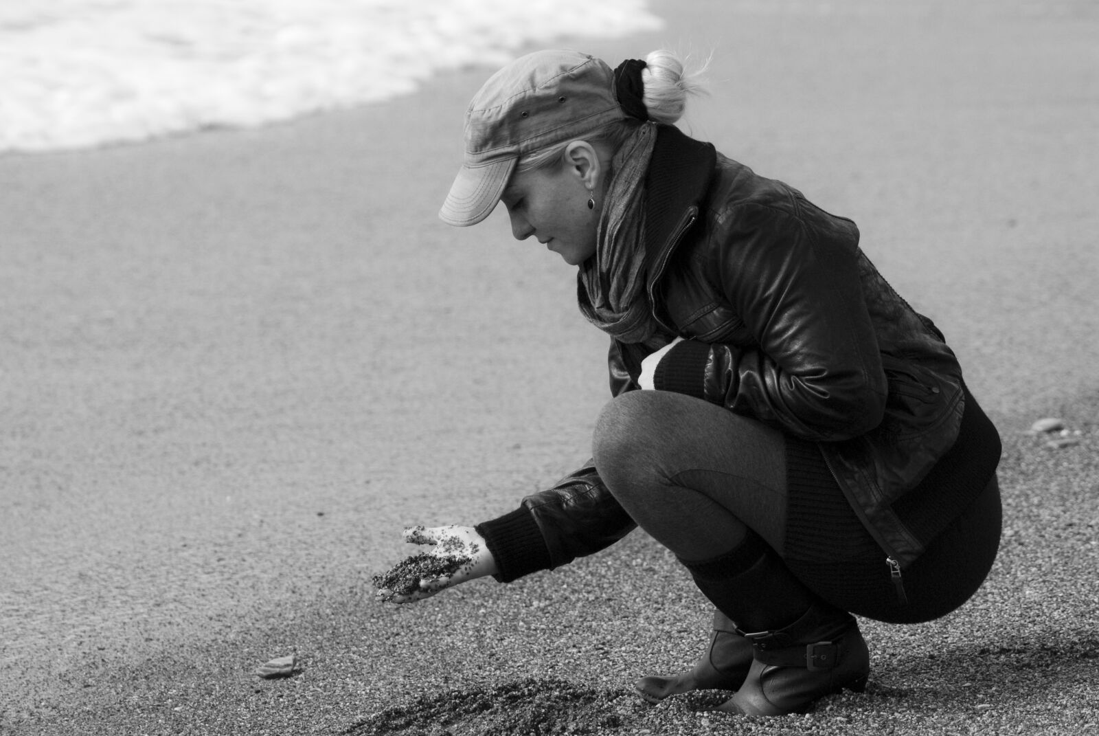 Sony Alpha DSLR-A100 sample photo. Portrait, black and white photography