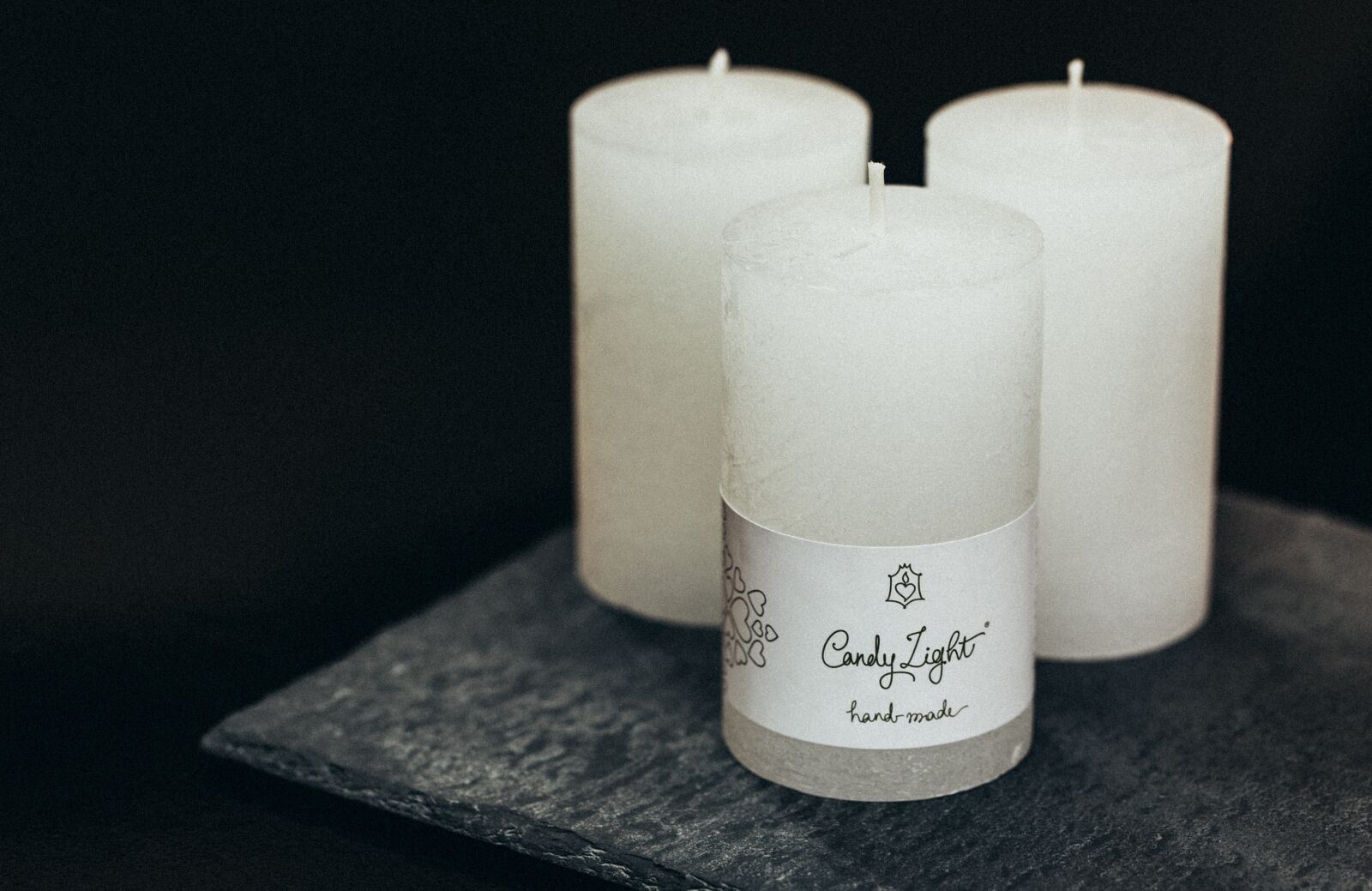 Canon EF 100mm F2.8L Macro IS USM sample photo. Candle, candles, darkness photography