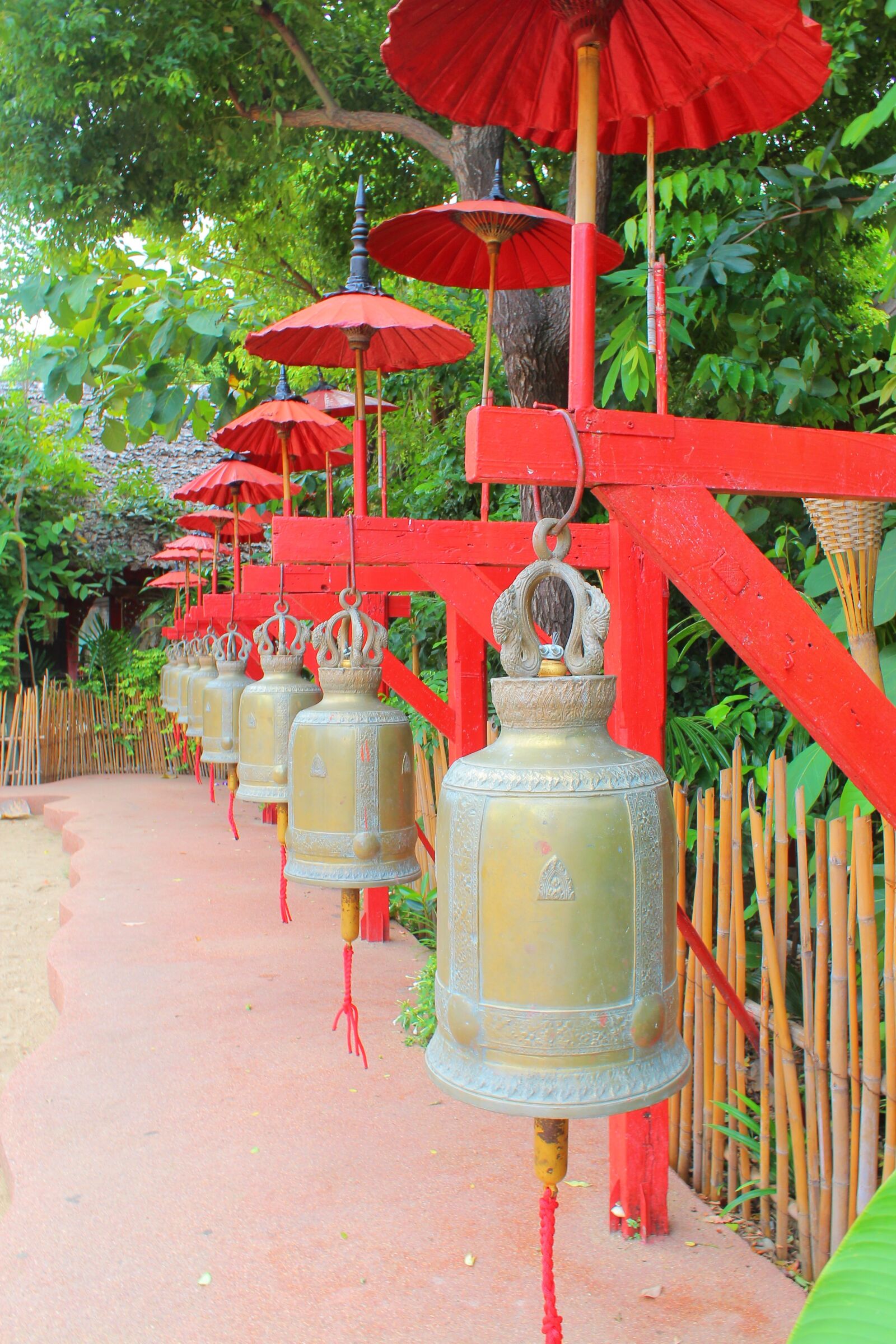 Canon EOS 600D (Rebel EOS T3i / EOS Kiss X5) sample photo. Bell, buddhism, landmark photography