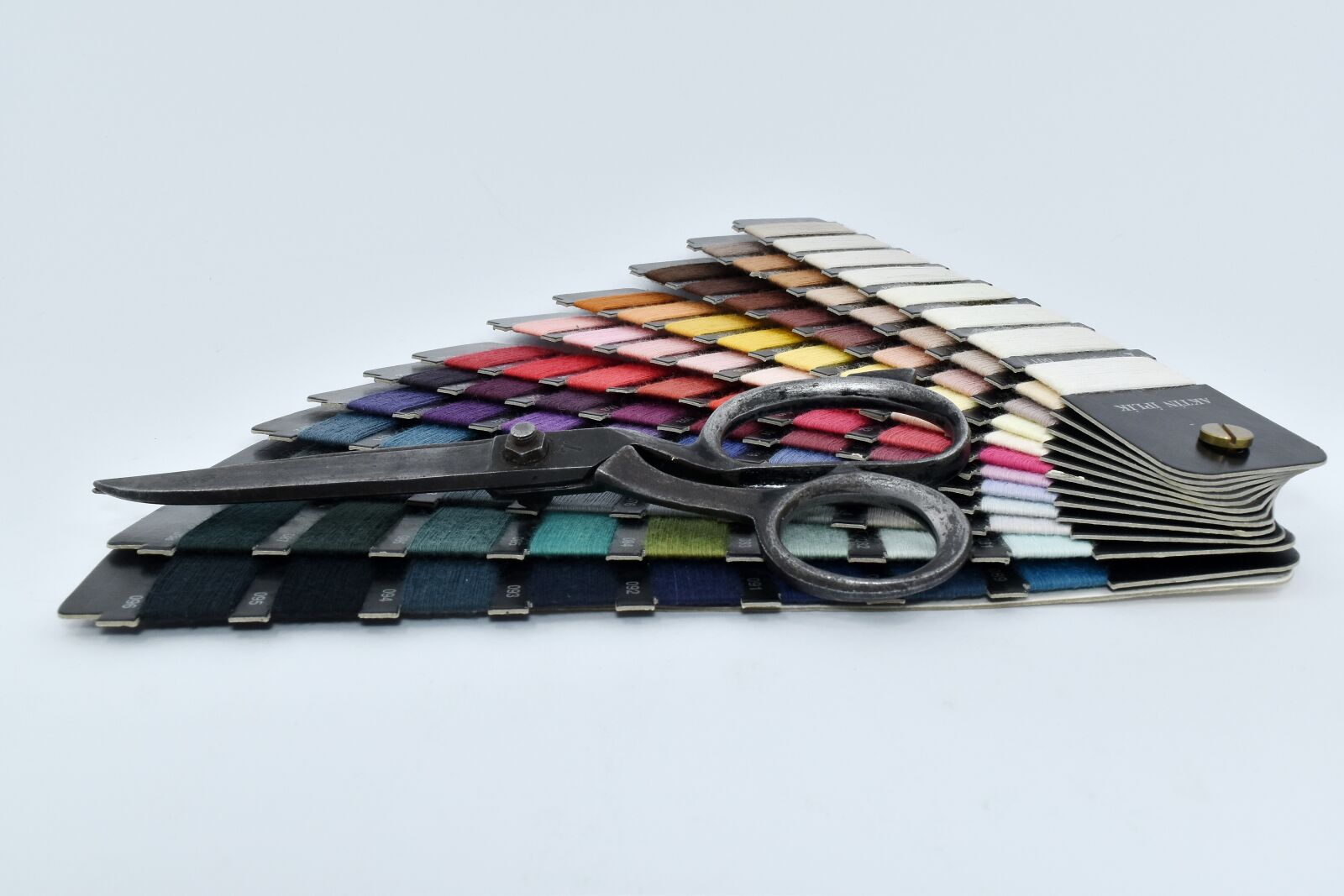 Nikon D5500 sample photo. Hand tool, palette, scissors photography