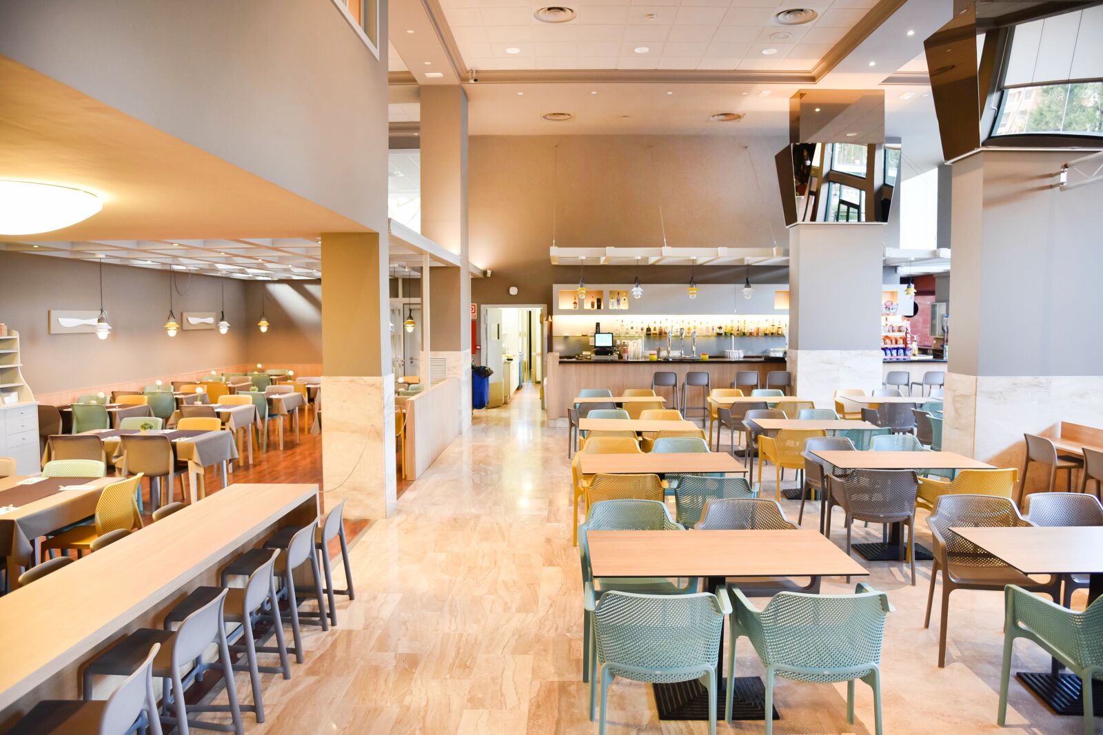 Nikon D750 sample photo. Restaurant, relax, summer photography