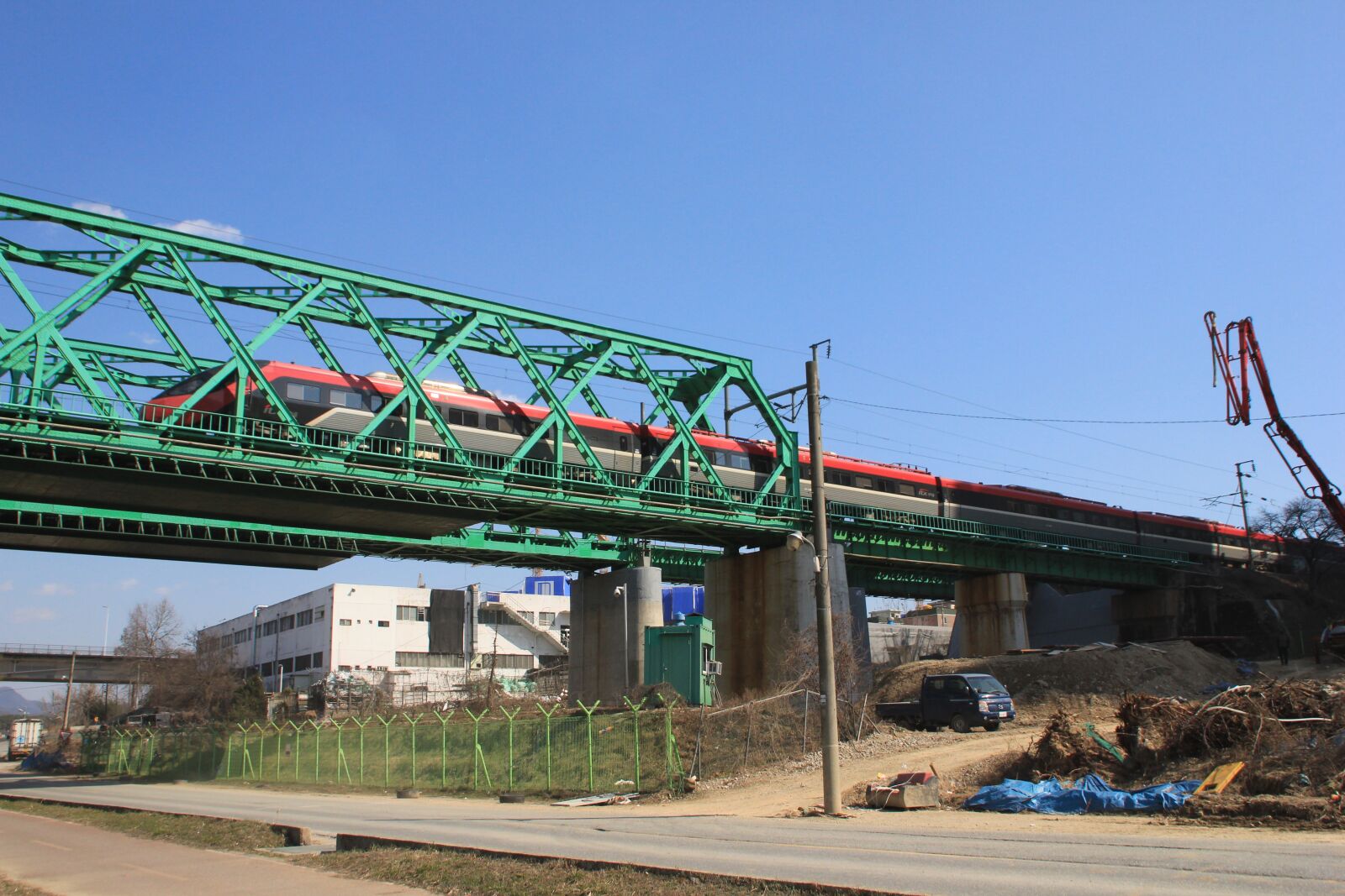 Canon EOS 600D (Rebel EOS T3i / EOS Kiss X5) sample photo. Korea, railway, transportation photography