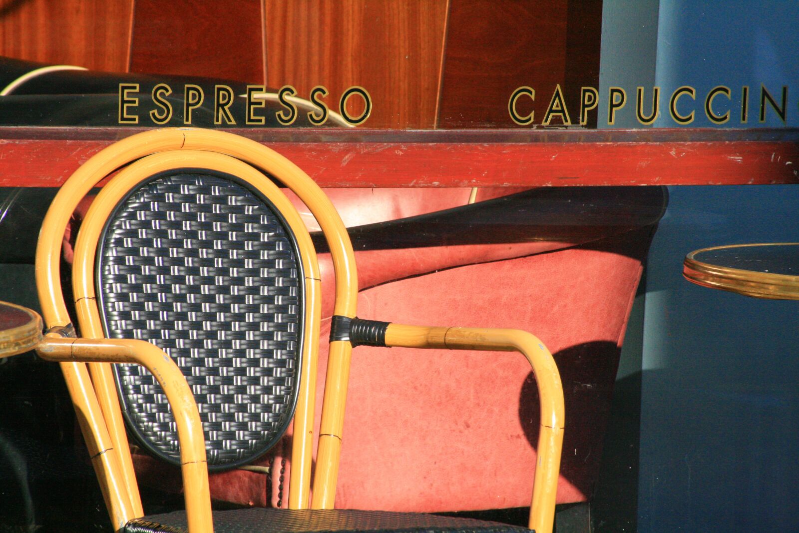 Canon EOS 400D (EOS Digital Rebel XTi / EOS Kiss Digital X) sample photo. French, cafe, chair photography